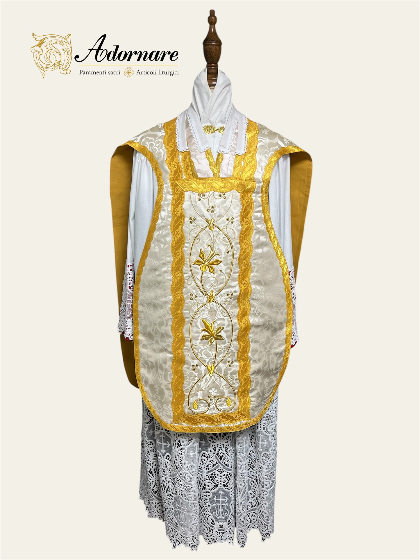 "IHS" Hand-embroidered French-cut Roman Chasuble Low Mass Set / Pianeta Francese "IHS"