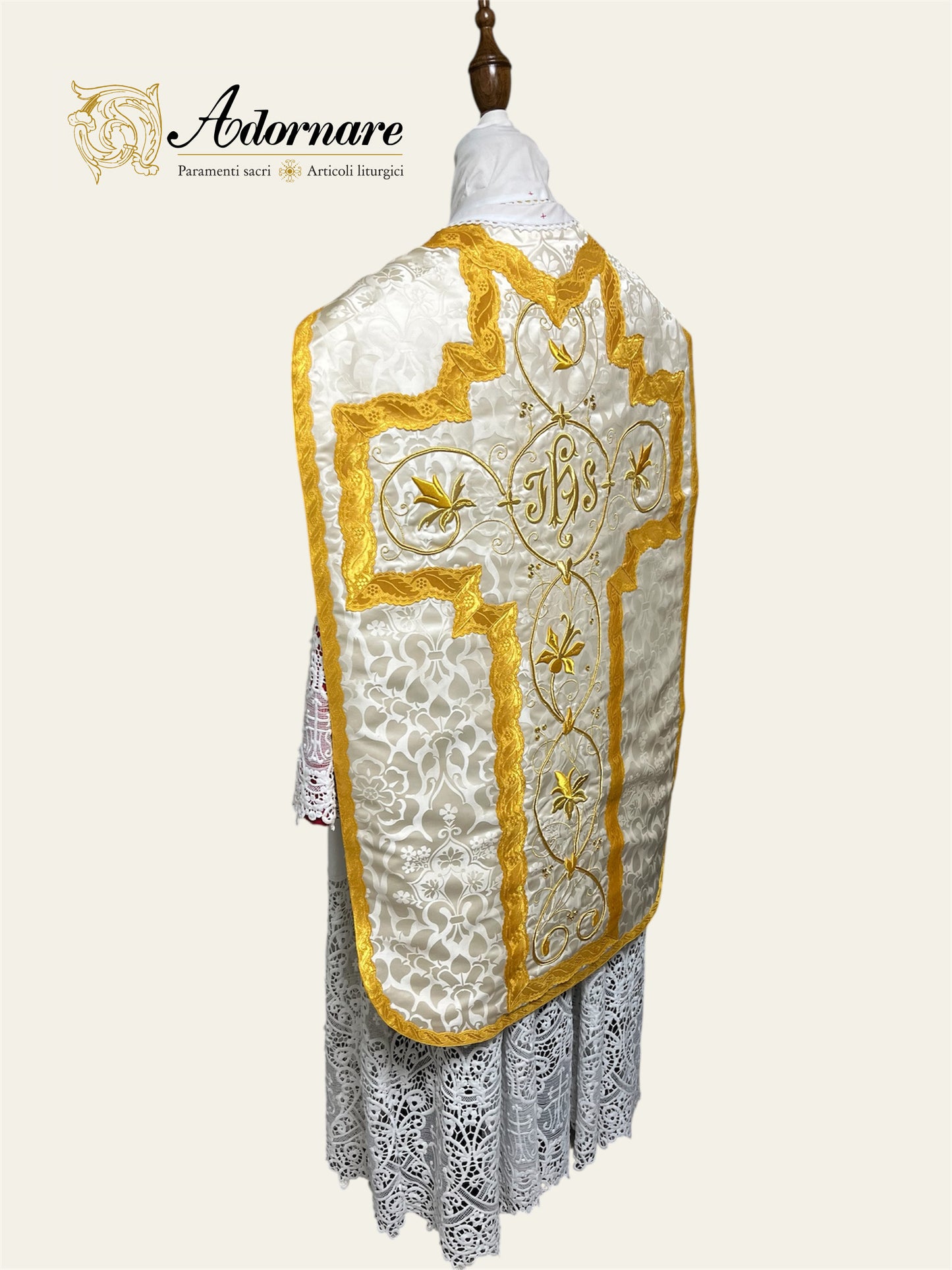 "IHS" Hand-embroidered French-cut Roman Chasuble Low Mass Set / Pianeta Francese "IHS"