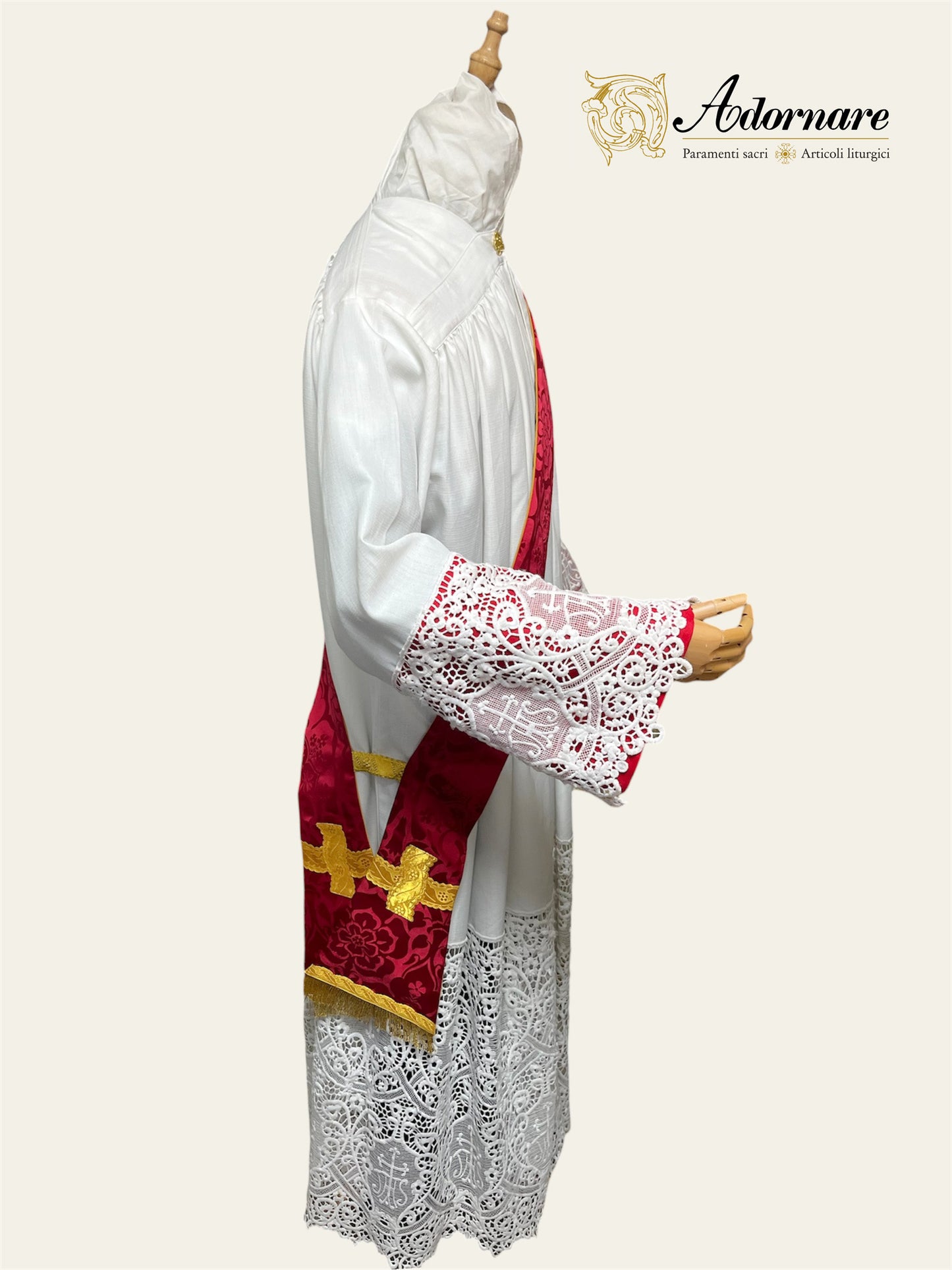 Damask Italian-cut Roman Dalmatic with brocade panels / Dalmatica romana in damasco con inserti in broccato
