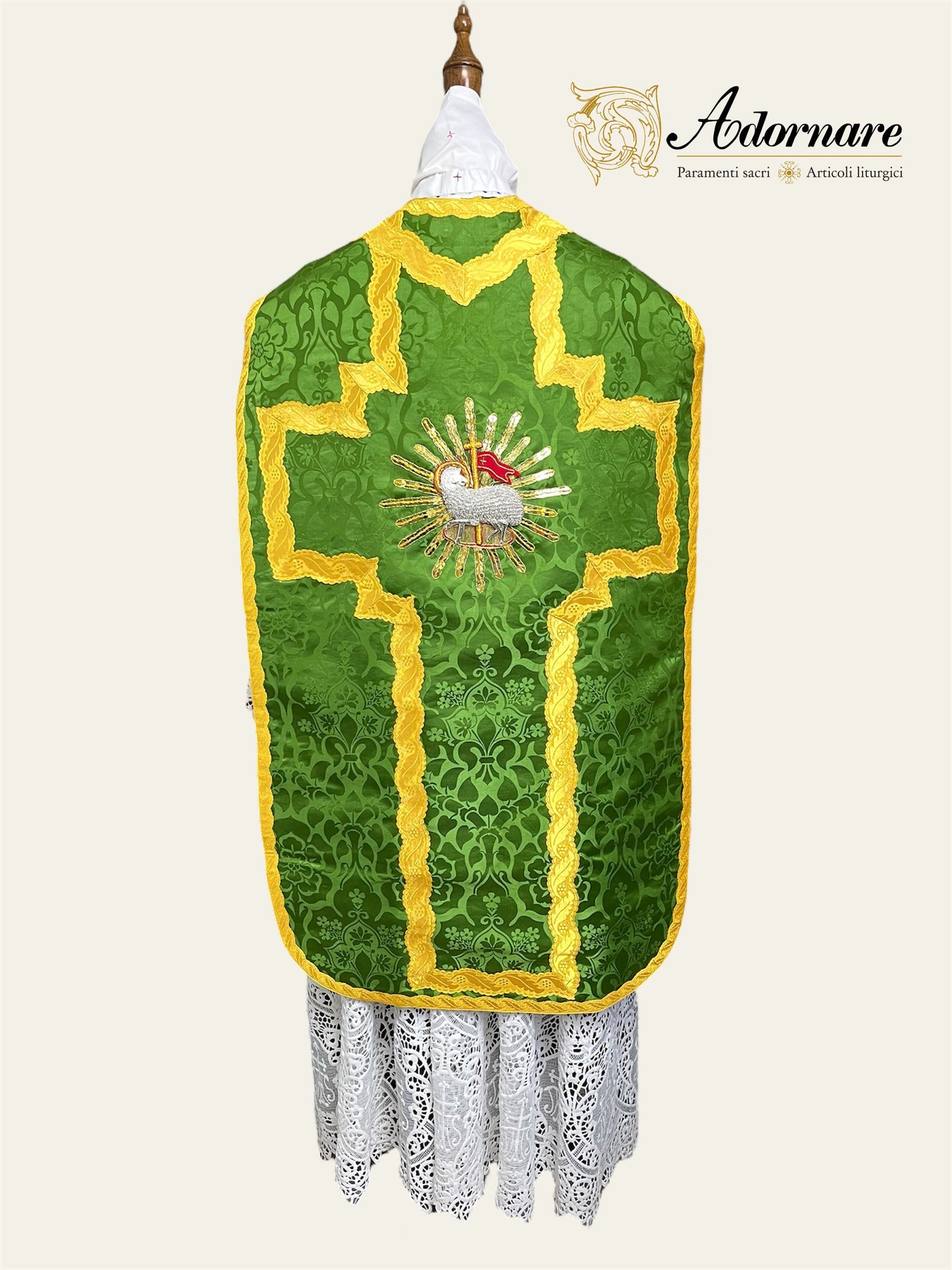 "Paschal Lamb" Hand-embroidered French-cut Roman Chasuble Low Mass Set / Pianeta Francese "Agnus Paschalis"