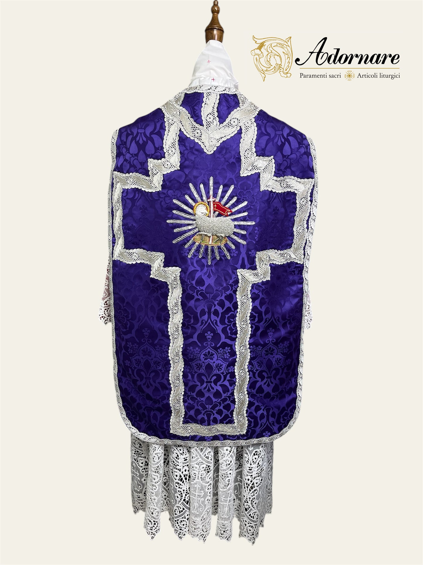 "Paschal Lamb" Hand-embroidered French-cut Roman Chasuble Low Mass Set / Pianeta Francese "Agnus Paschalis"
