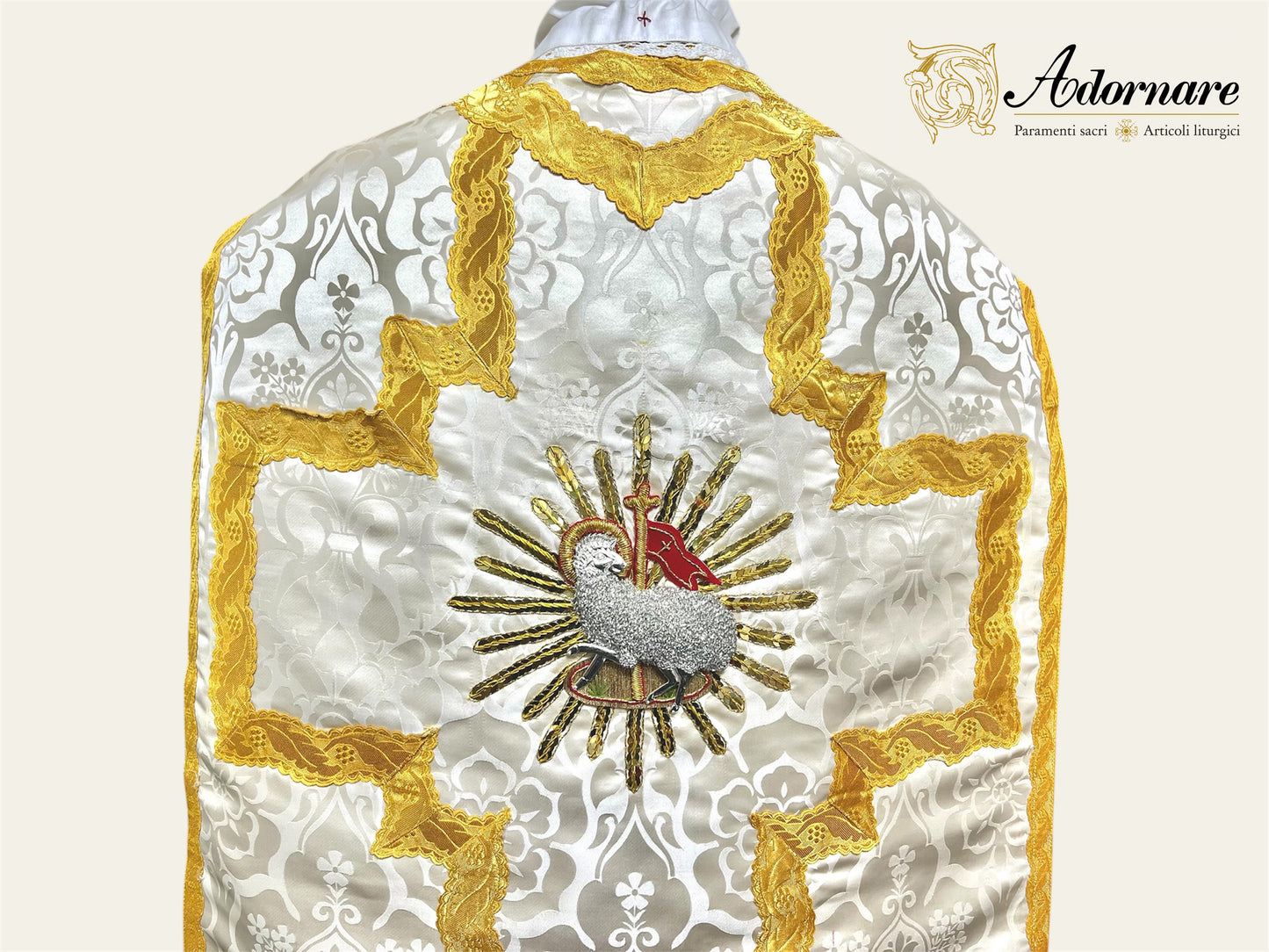 "Paschal Lamb" Hand-embroidered French-cut Roman Chasuble Low Mass Set / Pianeta Francese "Agnus Paschalis"