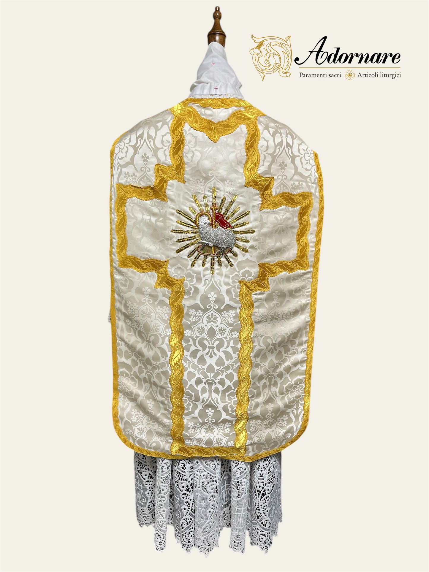 "Paschal Lamb" Hand-embroidered French-cut Roman Chasuble Low Mass Set / Pianeta Francese "Agnus Paschalis"