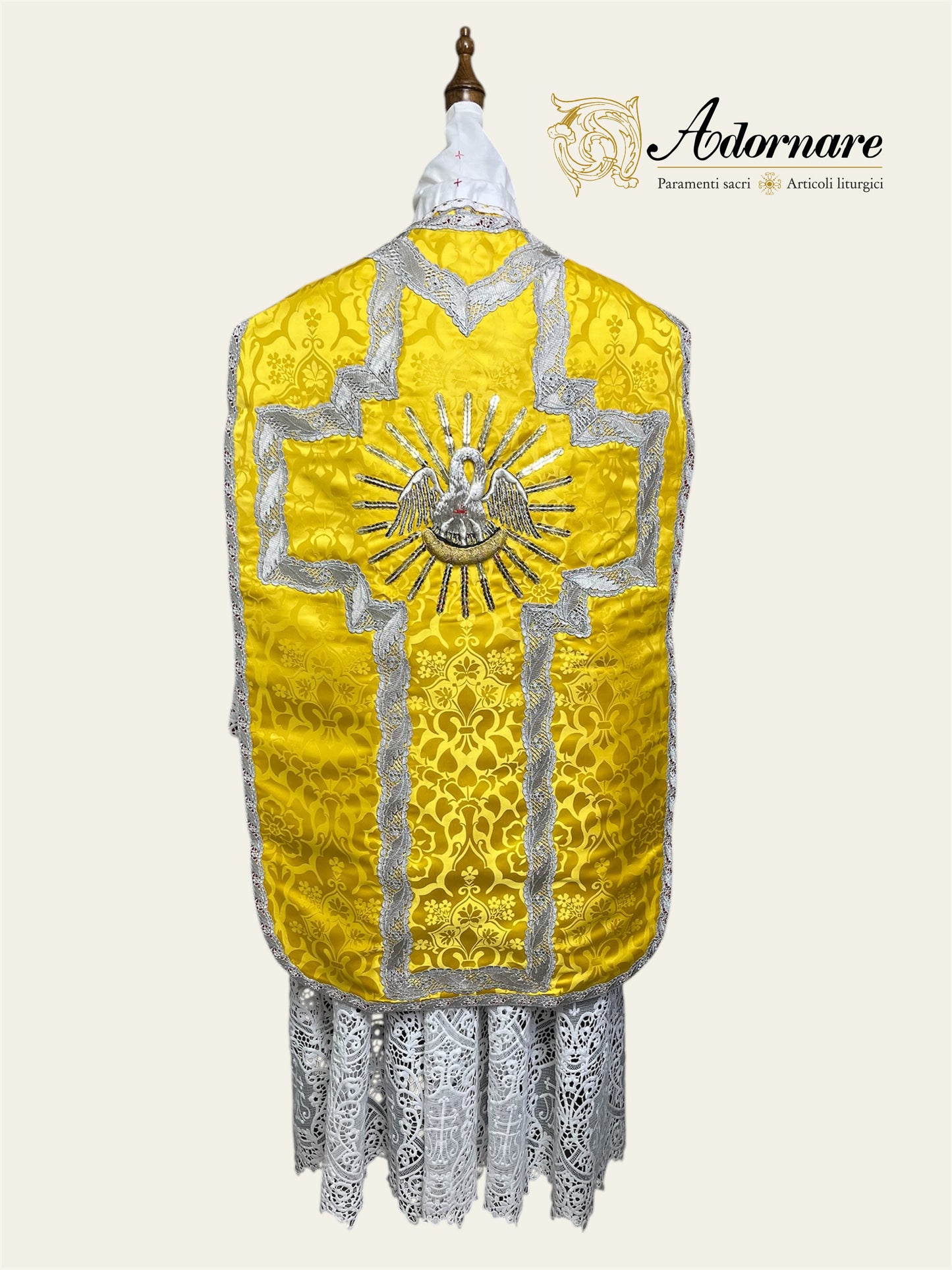 "Pie Pellicane" Hand-embroidered French-cut Roman Chasuble Low Mass Set / Pianeta Francese "Pie Pellicane"