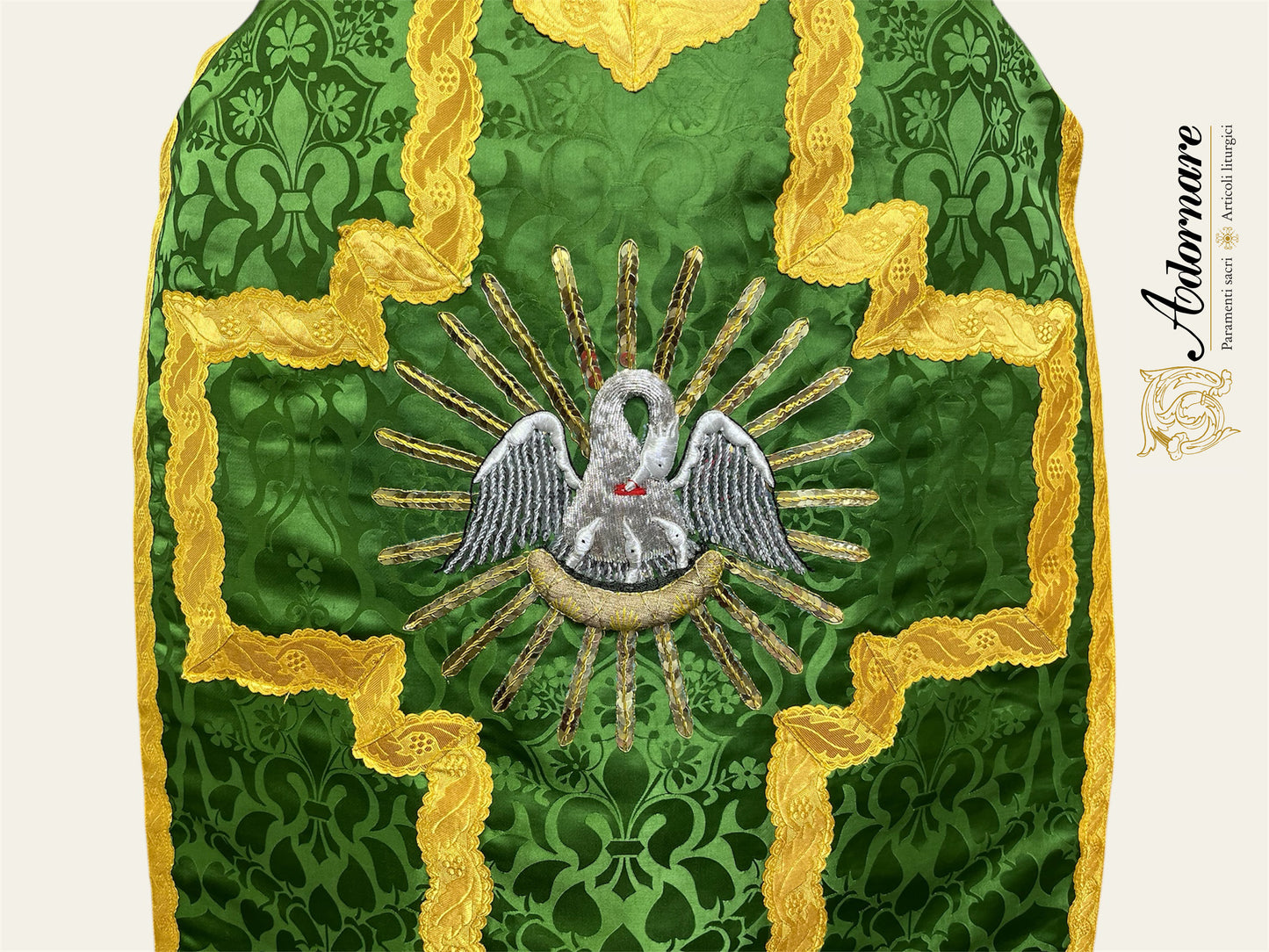 "Pie Pellicane" Hand-embroidered French-cut Roman Chasuble Low Mass Set / Pianeta Francese "Pie Pellicane"