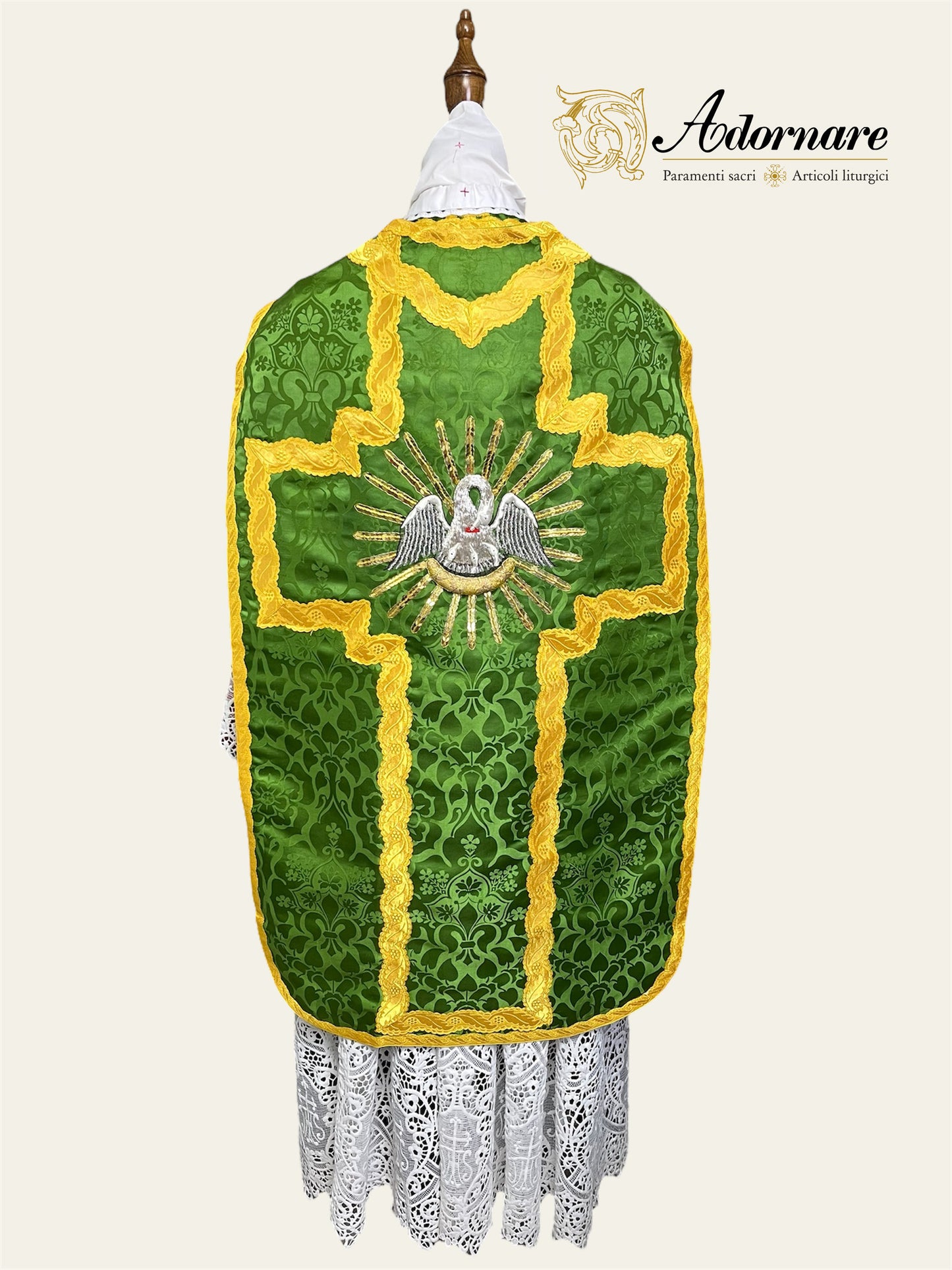 "Pie Pellicane" Hand-embroidered French-cut Roman Chasuble Low Mass Set / Pianeta Francese "Pie Pellicane"