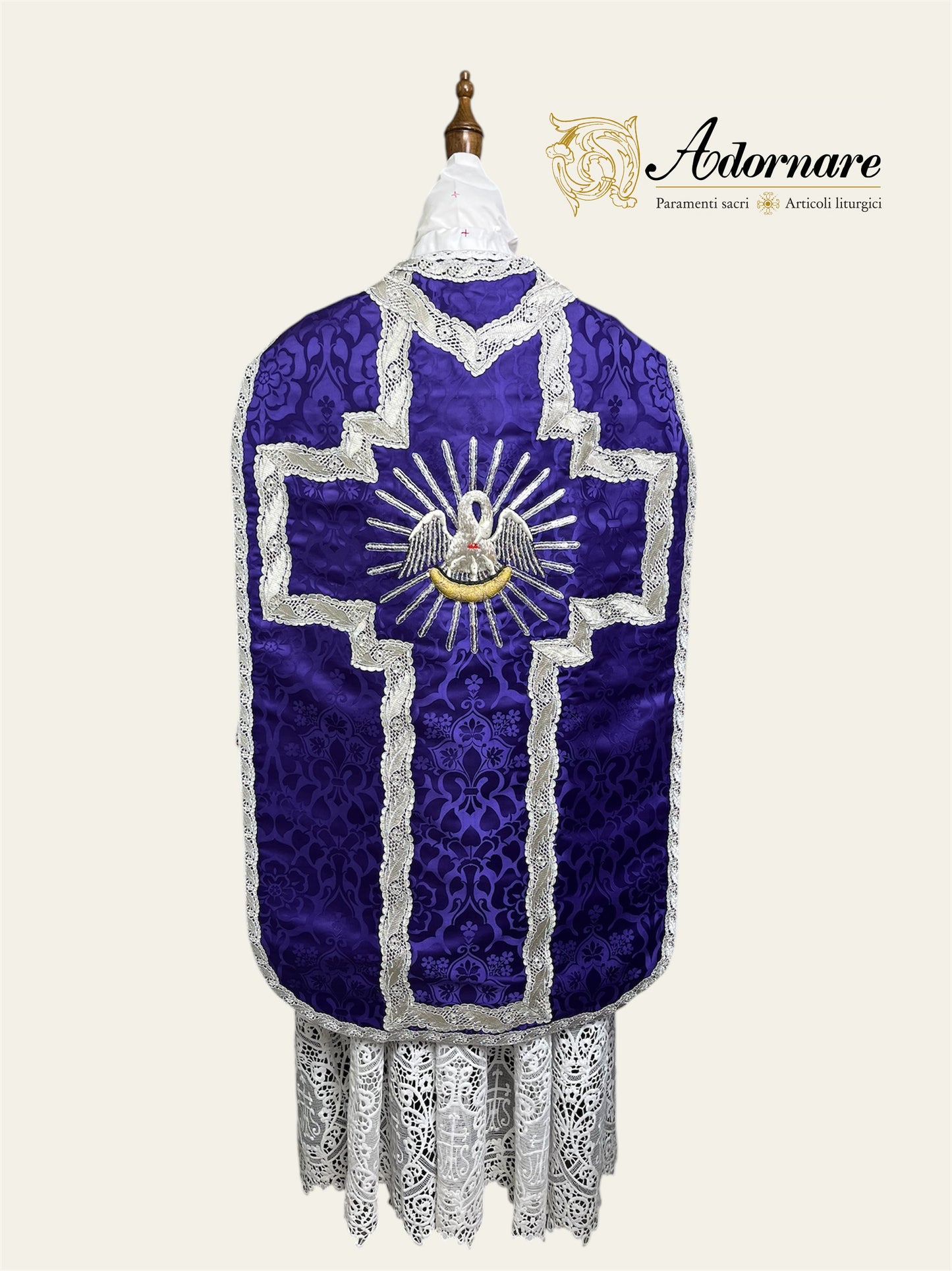 "Pie Pellicane" Hand-embroidered French-cut Roman Chasuble Low Mass Set / Pianeta Francese "Pie Pellicane"