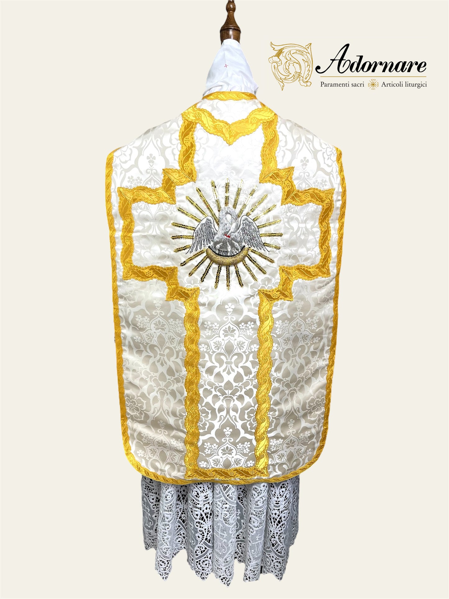 "Pie Pellicane" Hand-embroidered French-cut Roman Chasuble Low Mass Set / Pianeta Francese "Pie Pellicane"