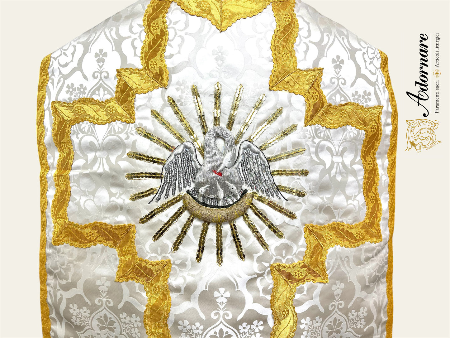 "Pie Pellicane" Hand-embroidered French-cut Roman Chasuble Low Mass Set / Pianeta Francese "Pie Pellicane"