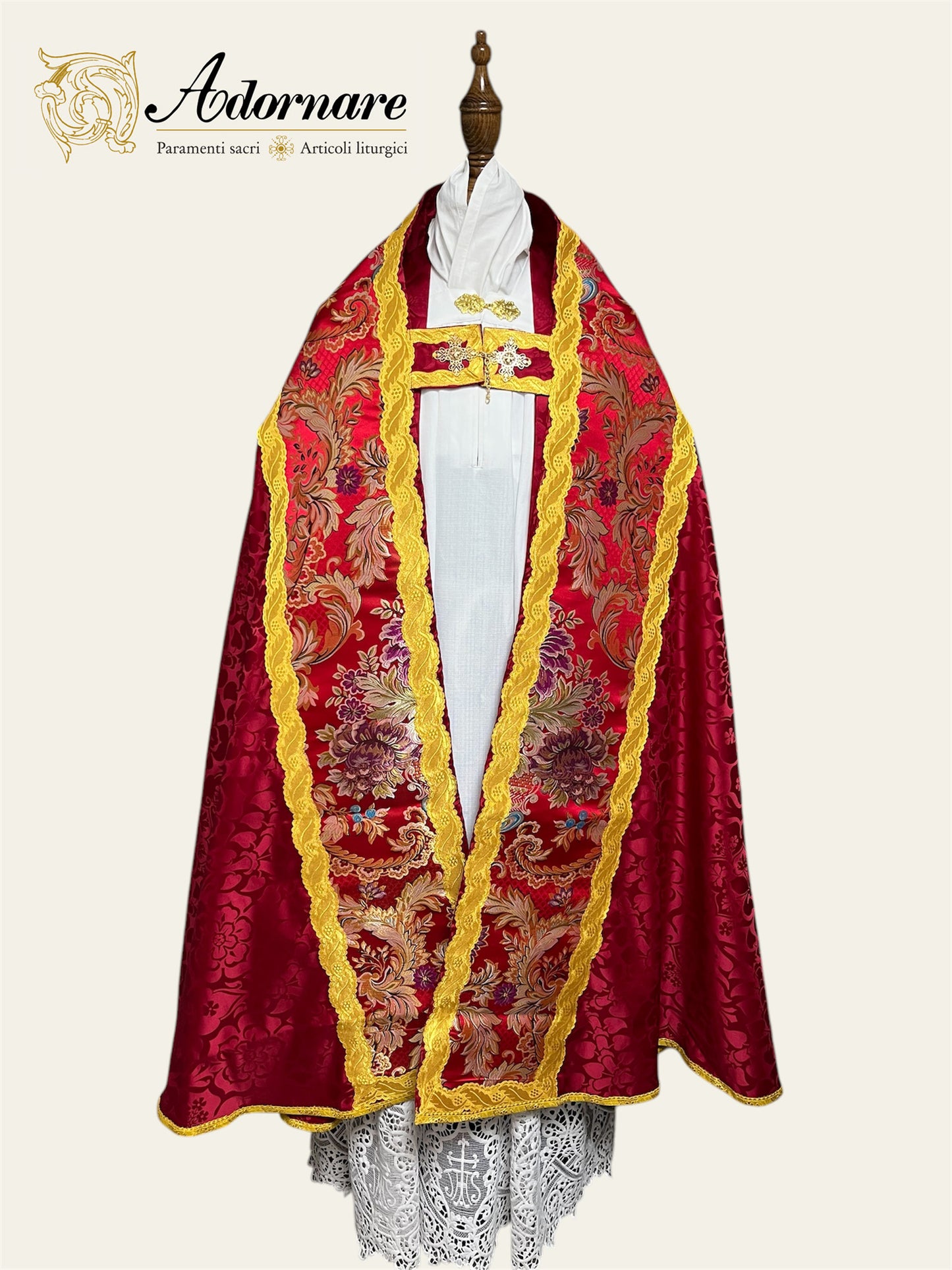 Damask Roman Cope with brocade panels / Piviale Romano Damasco con inserti in broccato