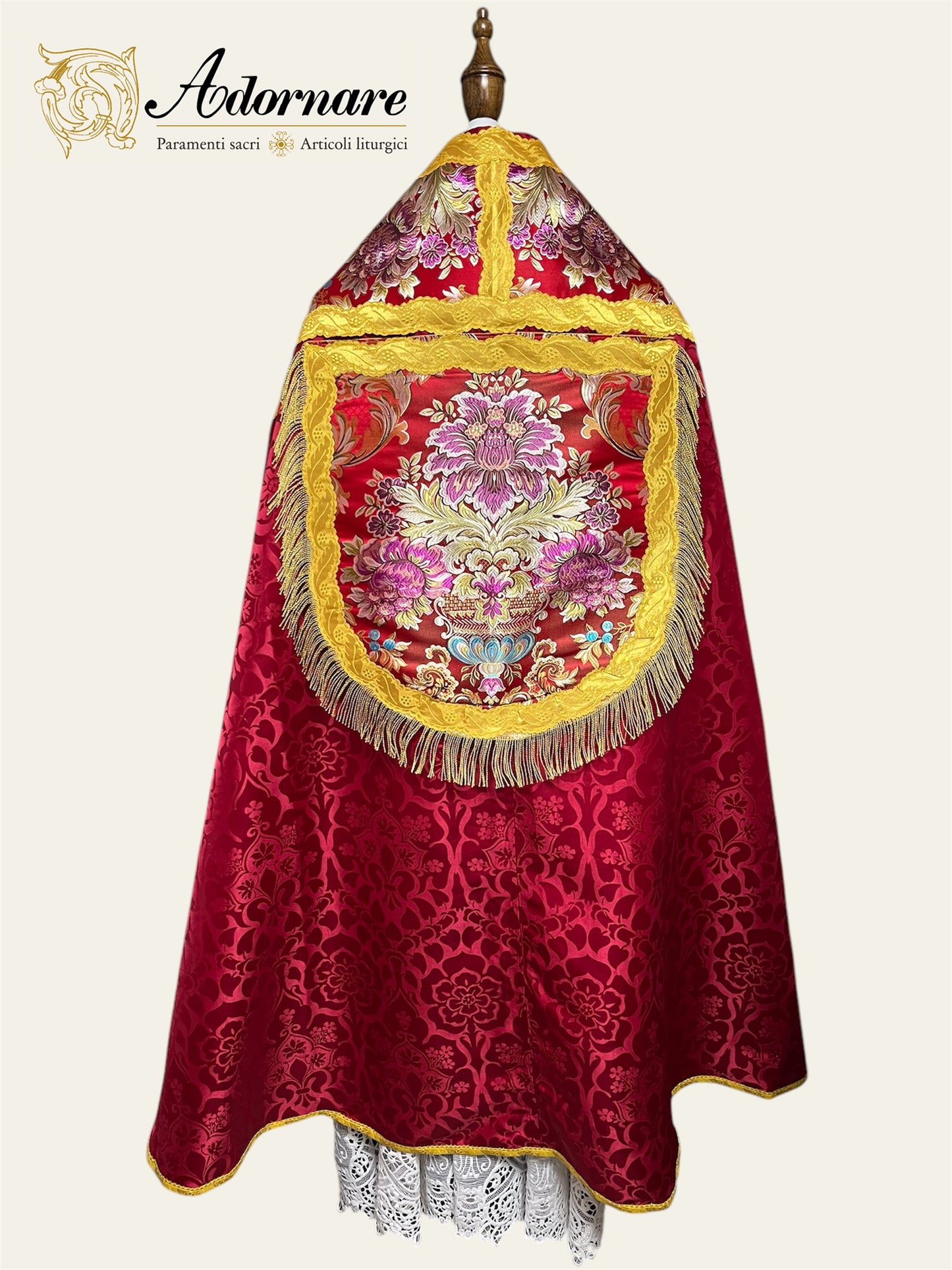 Damask Roman Cope with brocade panels / Piviale Romano Damasco con inserti in broccato