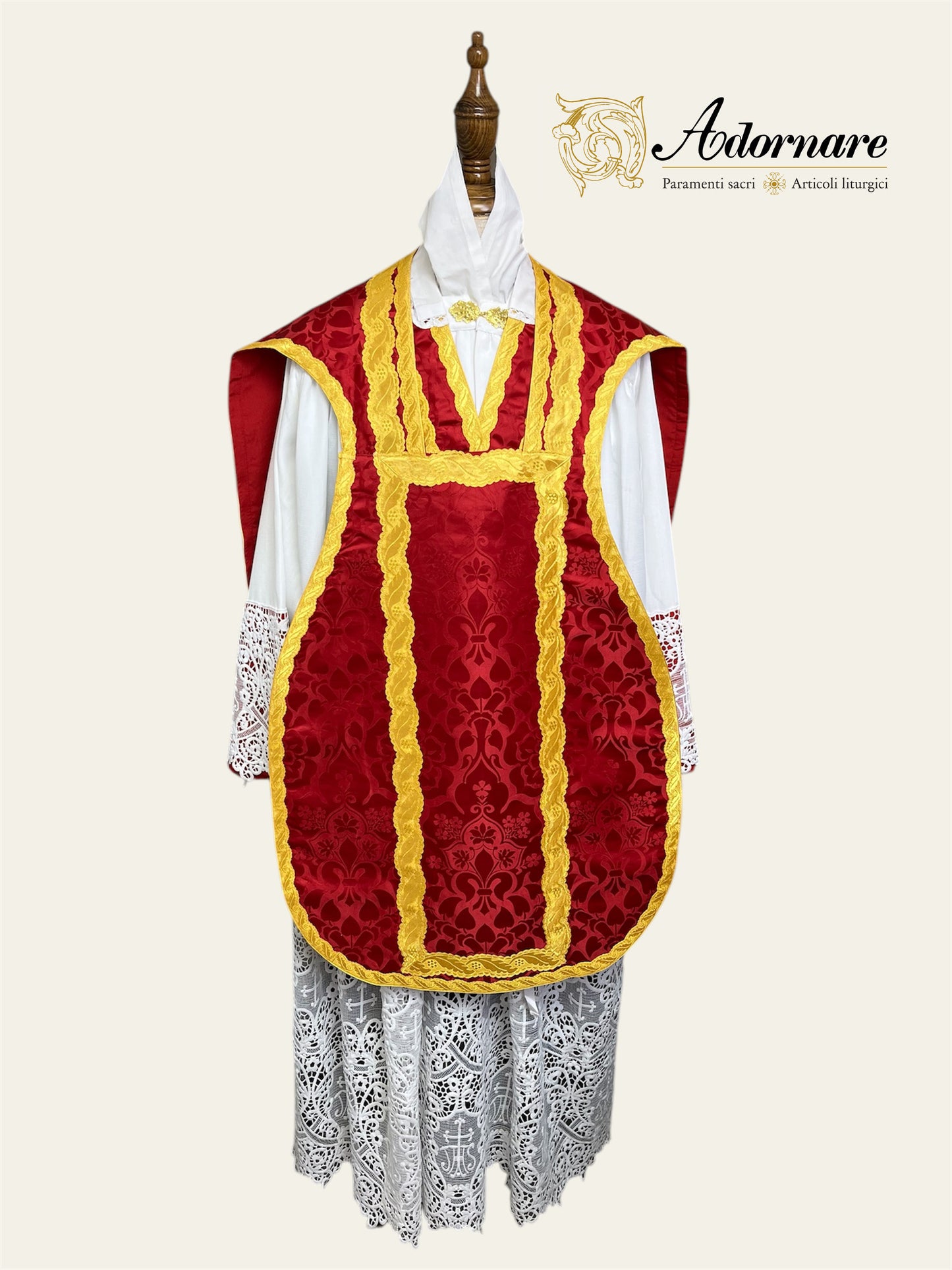 "Agnus Dei" Hand-embroidered French-cut Roman Chasuble Low Mass Set / Pianeta Francese "Agnus Dei"