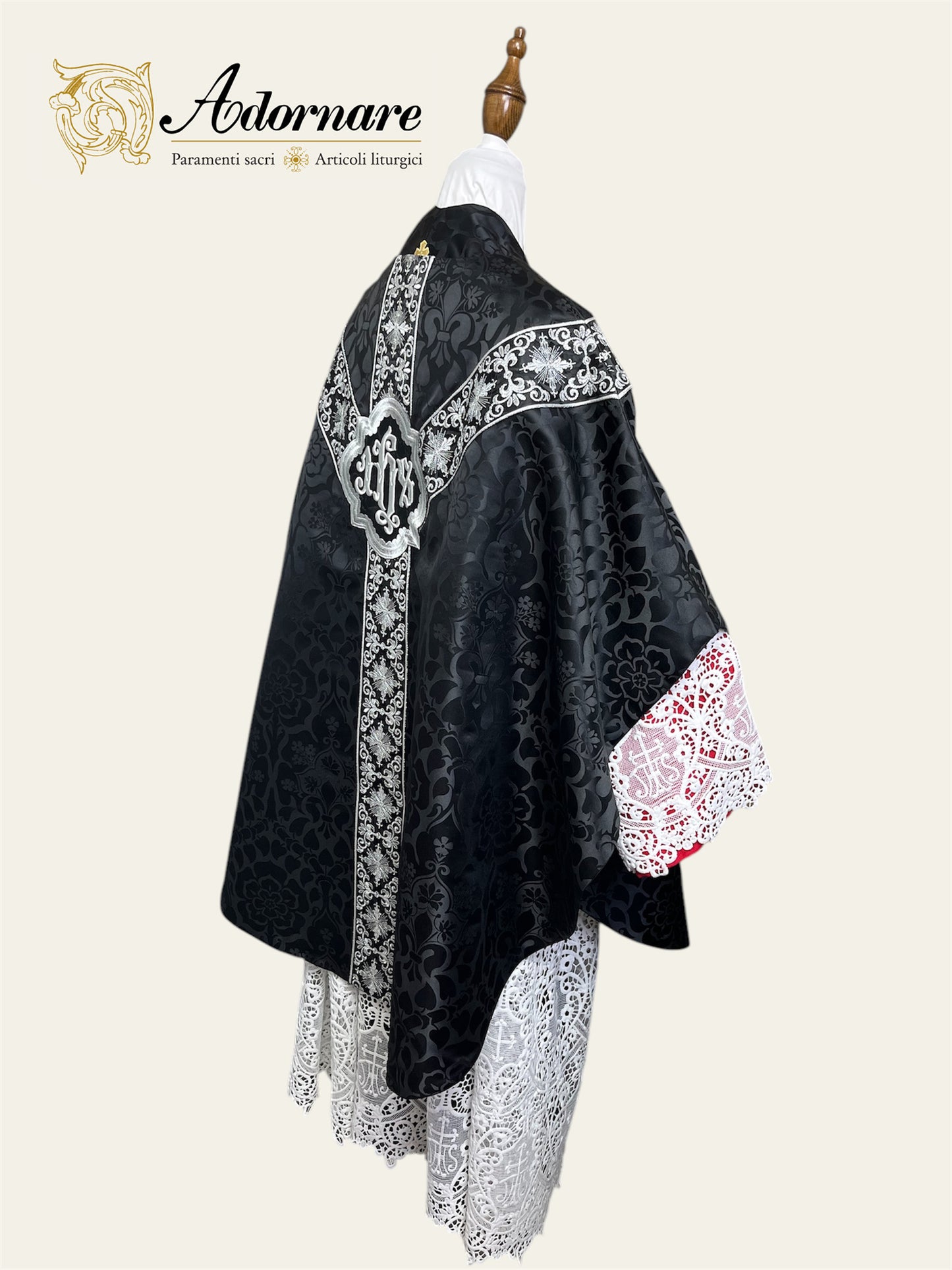 Semi-gothic chasuble with embroidered ornate cross Y-orphrey and IHS appliqué - Low Mass Set / Casule semi-gotica Damasco ricamato a macchina