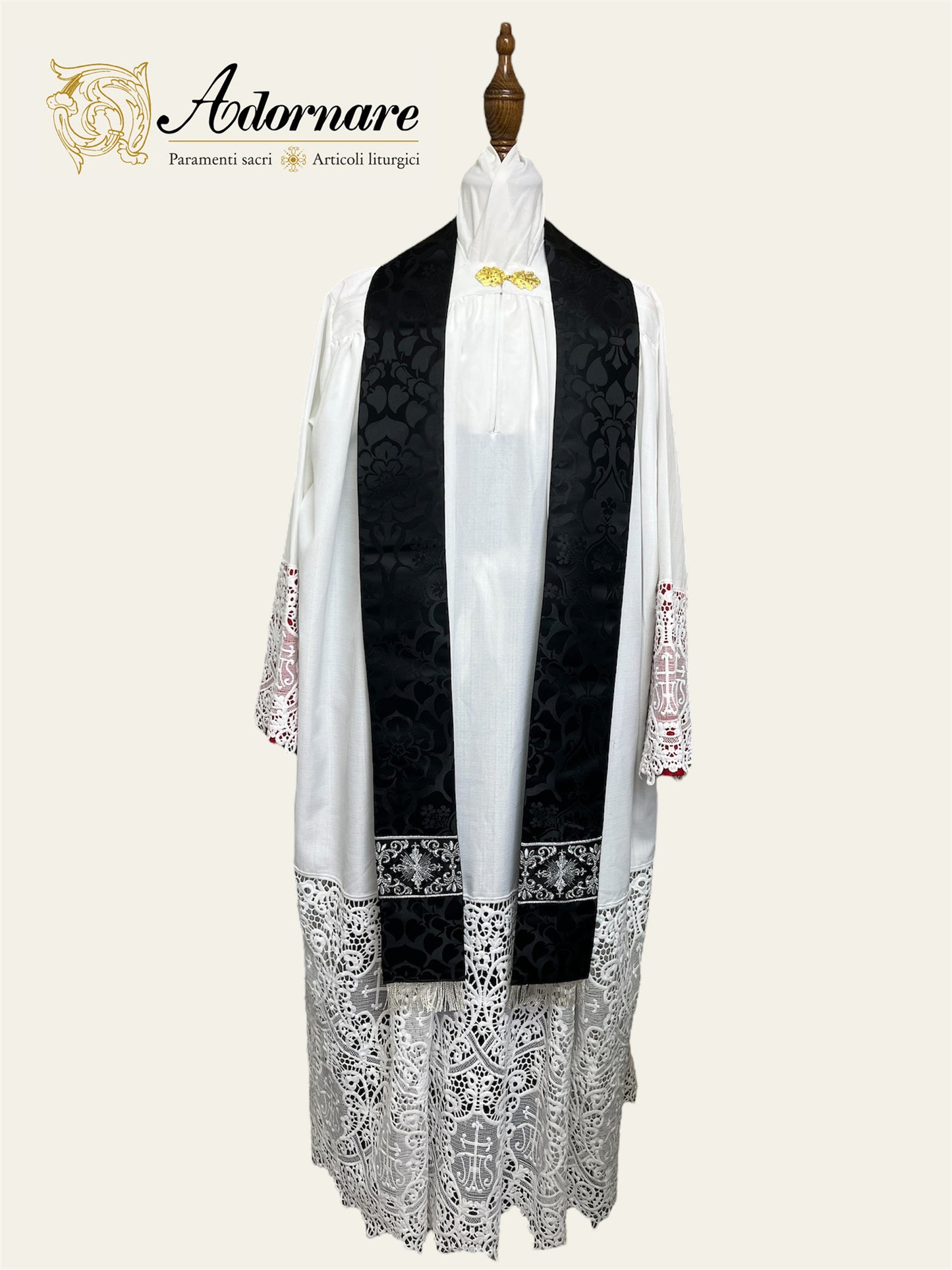 Semi-gothic chasuble with embroidered ornate cross Y-orphrey and IHS appliqué - Low Mass Set / Casule semi-gotica Damasco ricamato a macchina