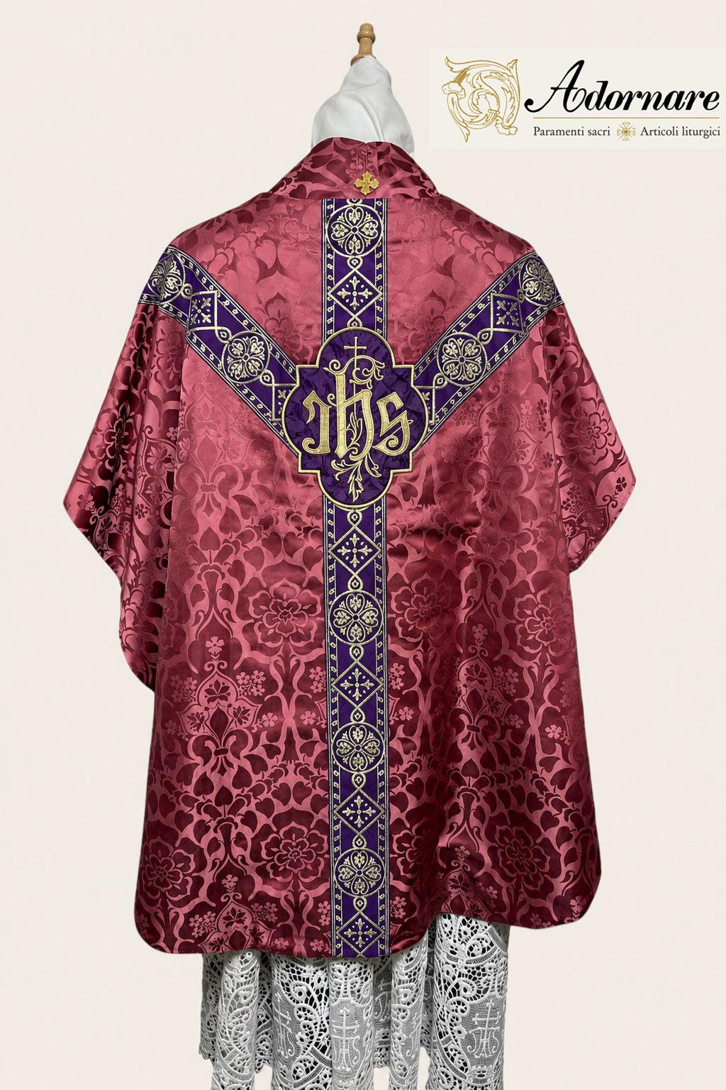 Semi-gothic chasuble with woven Y-orphrey and IHS appliqué - Low Mass Set / Casule semi-gotica Damasco
