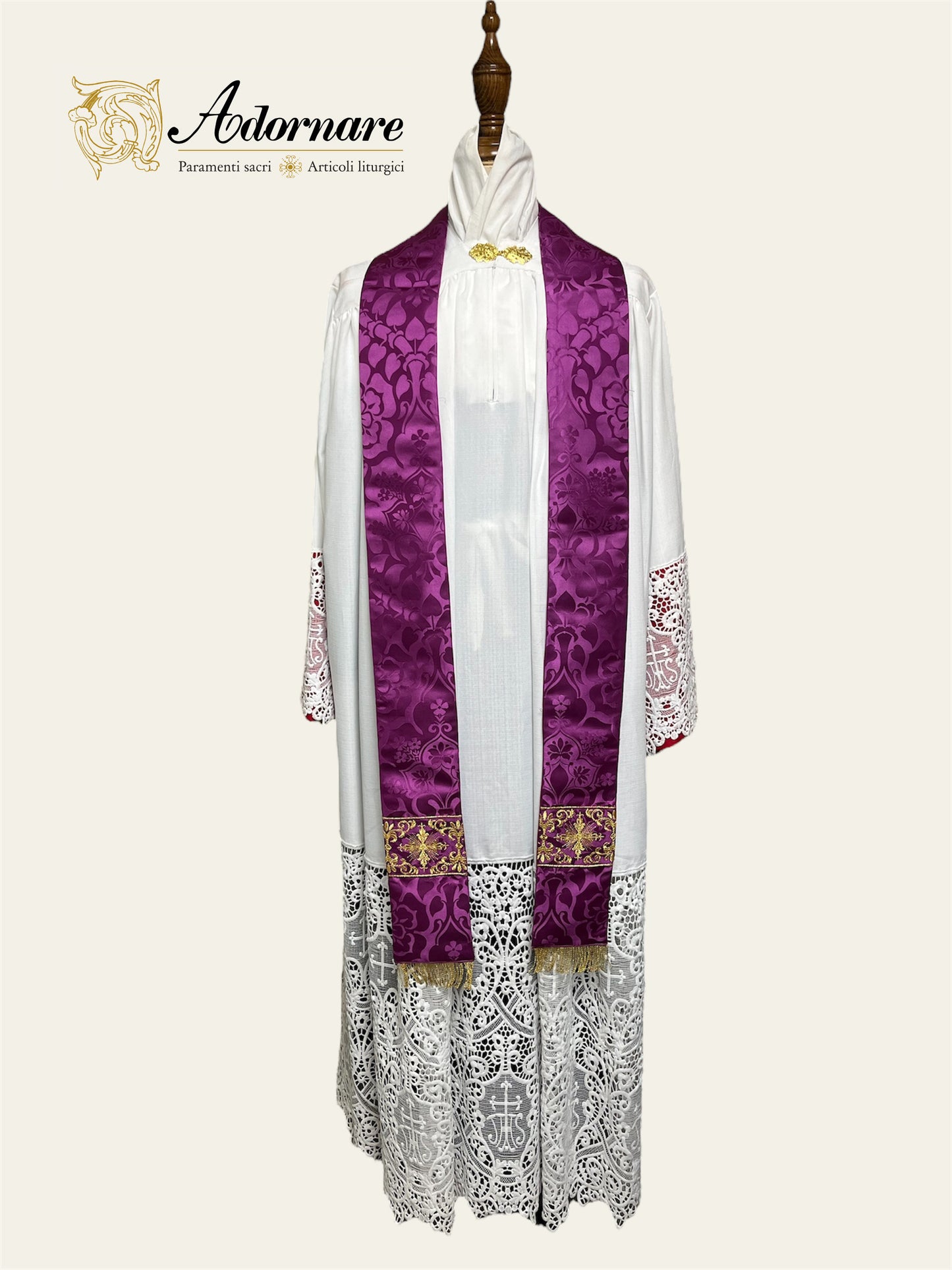 Semi-gothic chasuble with embroidered ornate cross Y-orphrey and IHS appliqué - Low Mass Set / Casula semi-gotica Damasco ricamato a macchina