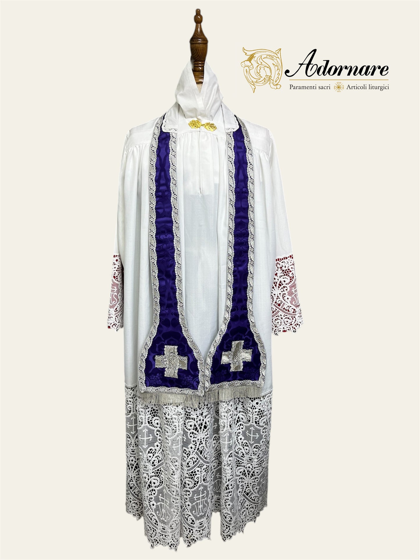 "Agnus Dei" Hand-embroidered French-cut Roman Chasuble Low Mass Set / Pianeta Francese "Agnus Dei"