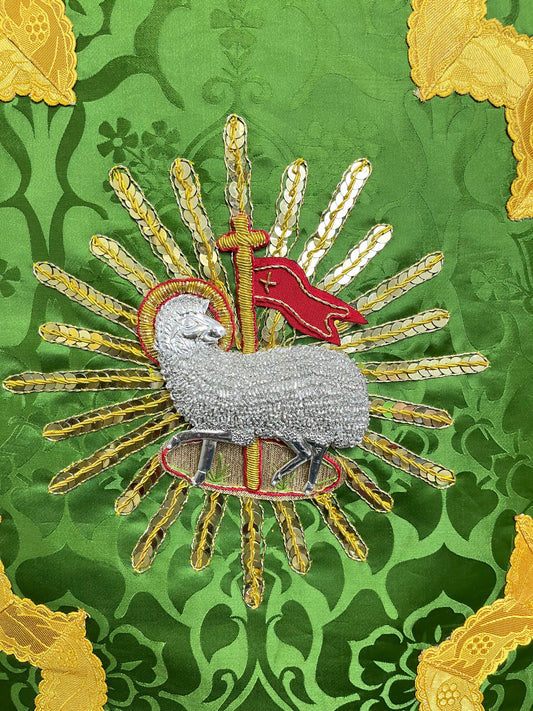 "Paschal Lamb" Hand-embroidered French-cut Roman Chasuble Low Mass Set / Pianeta Francese "Agnus Paschalis"