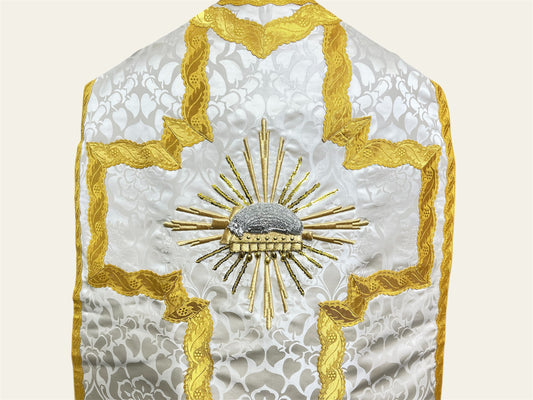 "Agnus Dei" Hand-embroidered French-cut Roman Chasuble Low Mass Set / Pianeta Francese "Agnus Dei"