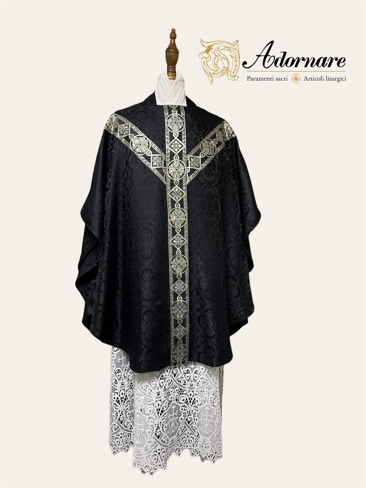 Semi-gothic chasuble economical with woven Y-orphrey and IHS appliqué / Casule semi-gotica economico