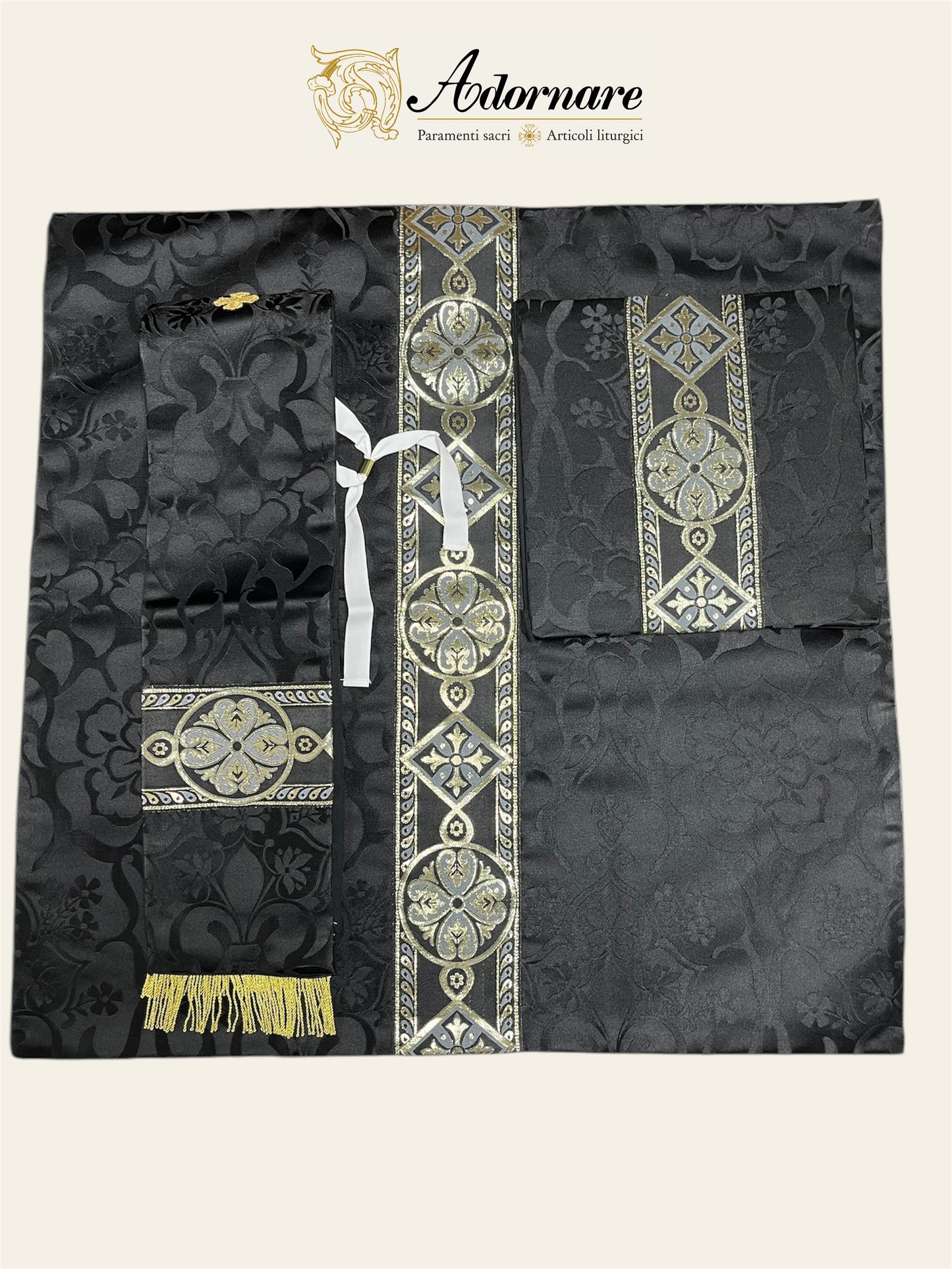 Semi-gothic chasuble with woven Y-orphrey and IHS appliqué - Low Mass Set / Casule semi-gotica Damasco