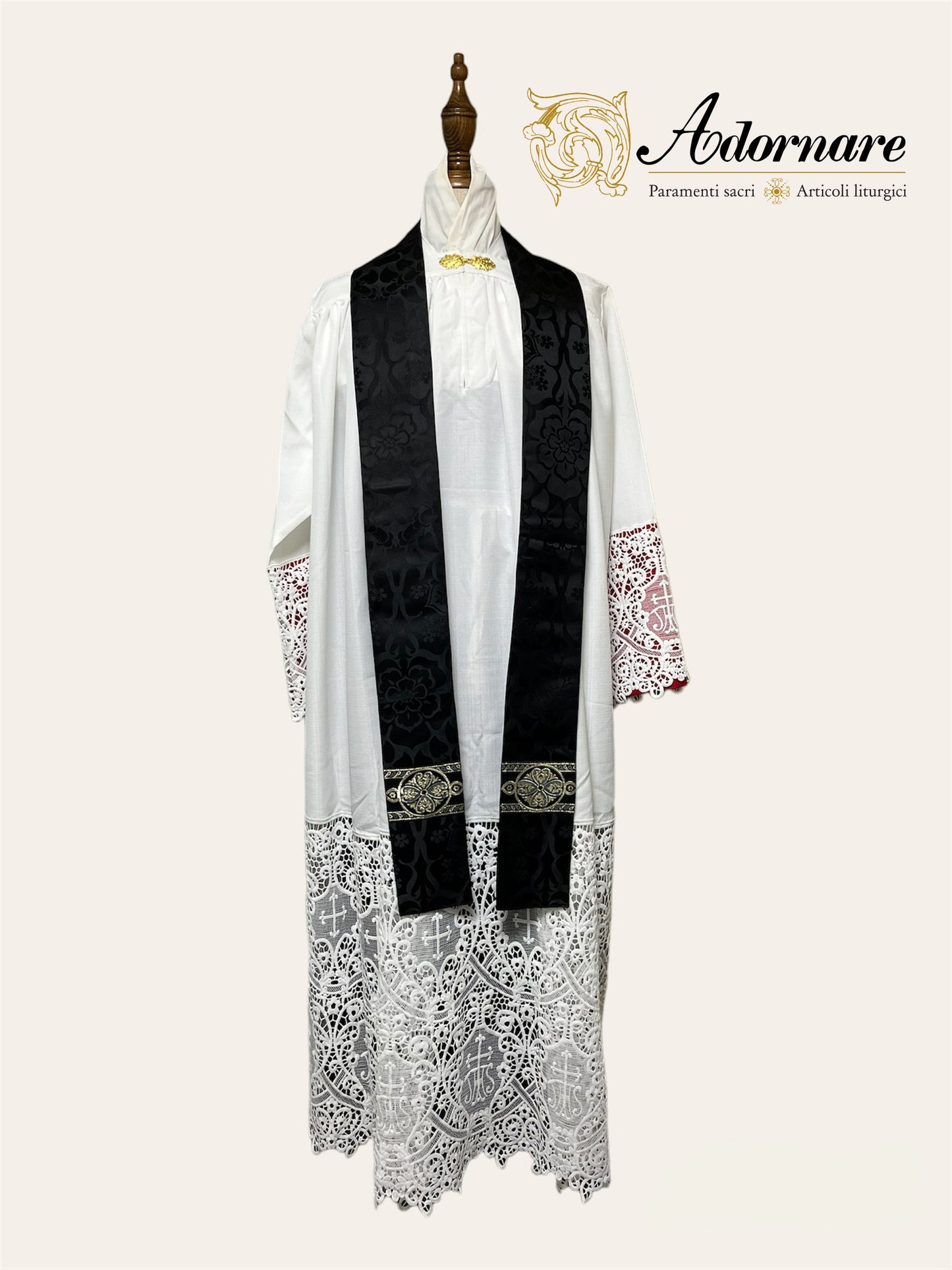 Semi-gothic chasuble with woven Y-orphrey and IHS appliqué - Low Mass Set / Casule semi-gotica Damasco