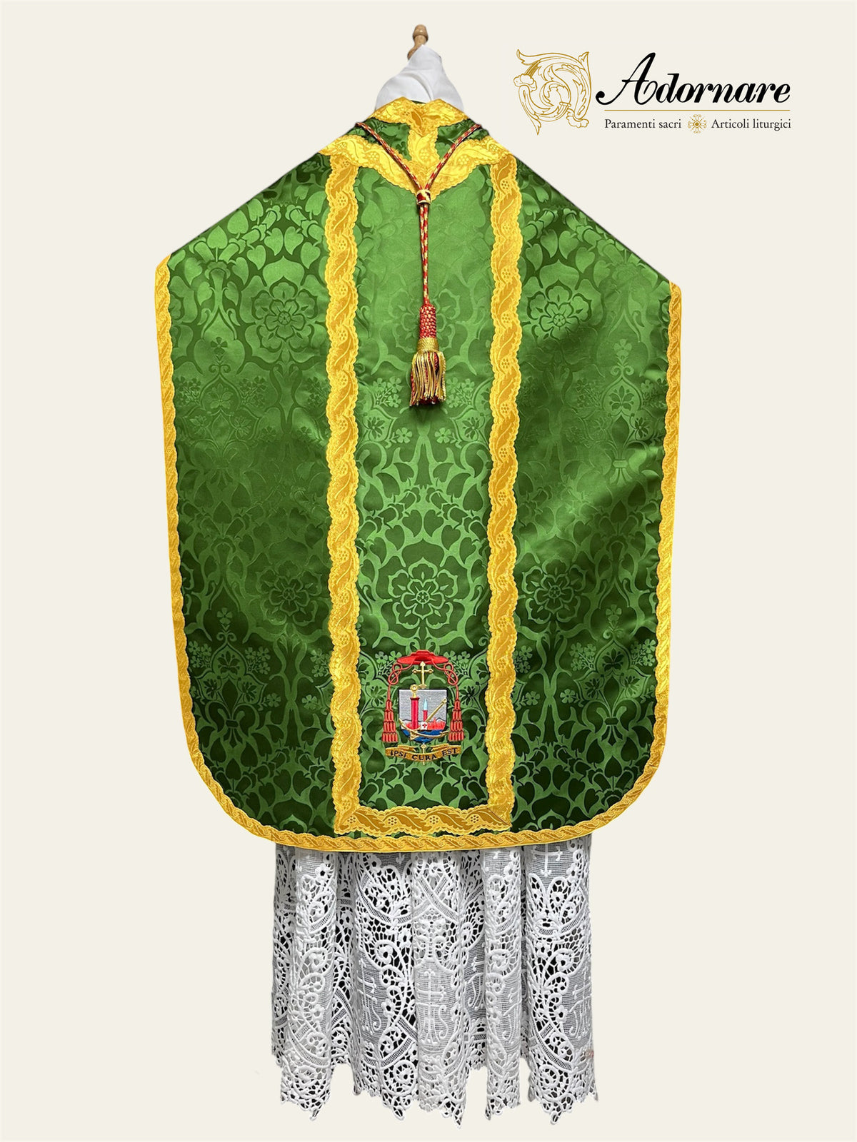 Roman chasuble with embroidered episcopal coat of arms / Pianeta con stemma ricamato a macchina