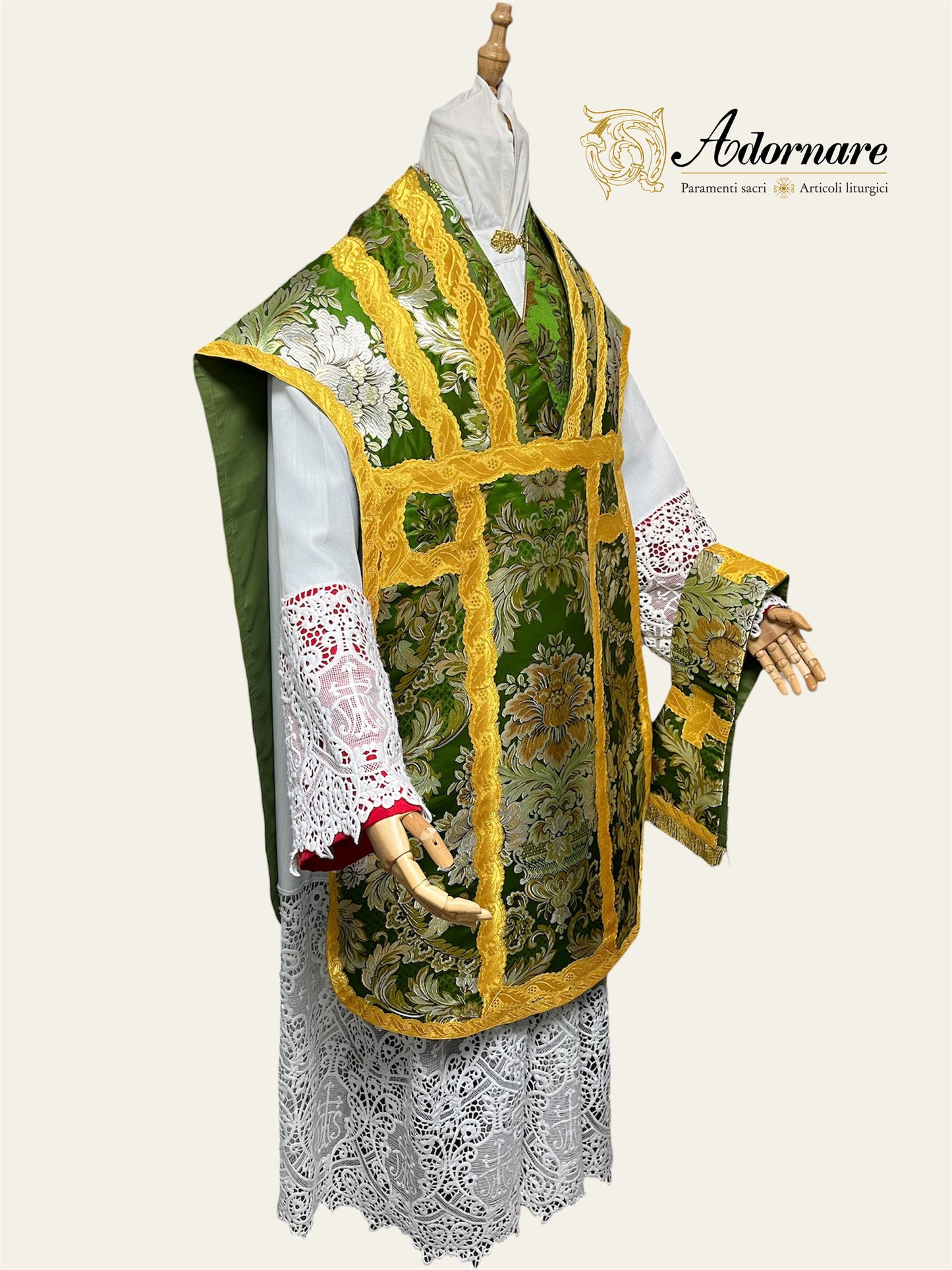 Contemporary Roman-cut Brocade Roman Chasuble Low Mass Set / Pianeta Romana Broccato