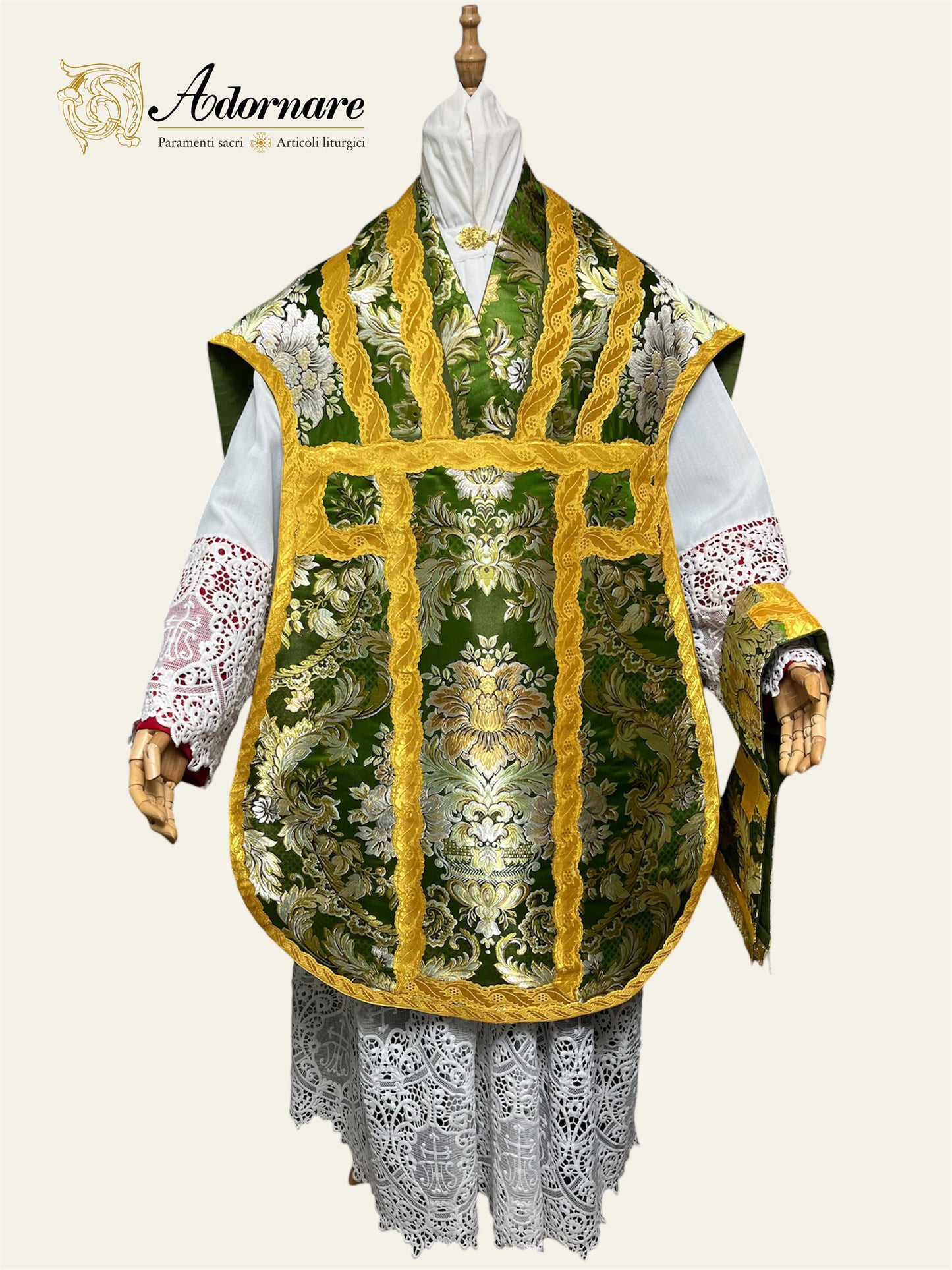 Contemporary Roman-cut Brocade Roman Chasuble Low Mass Set / Pianeta Romana Broccato