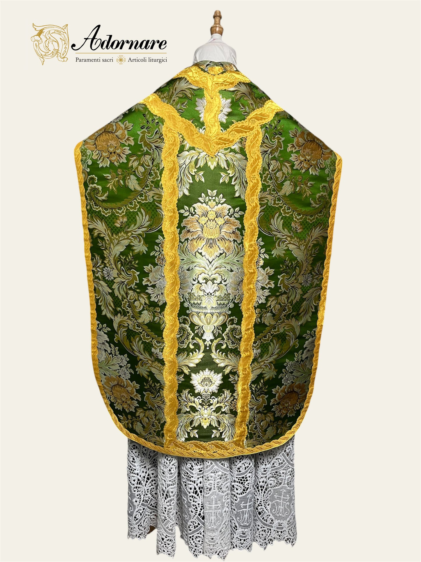 Contemporary Roman-cut Brocade Roman Chasuble Low Mass Set / Pianeta Romana Broccato
