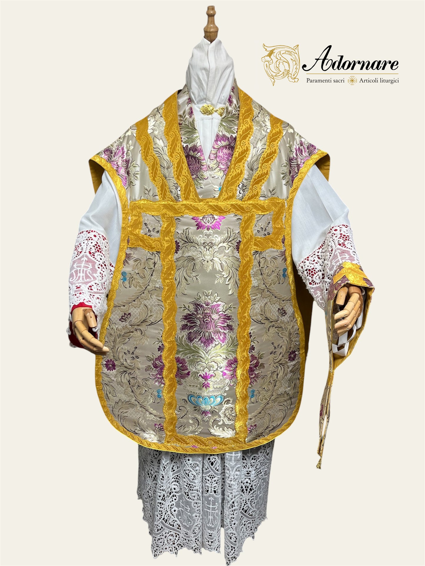 Contemporary Roman-cut Brocade Roman Chasuble Low Mass Set / Pianeta Romana Broccato