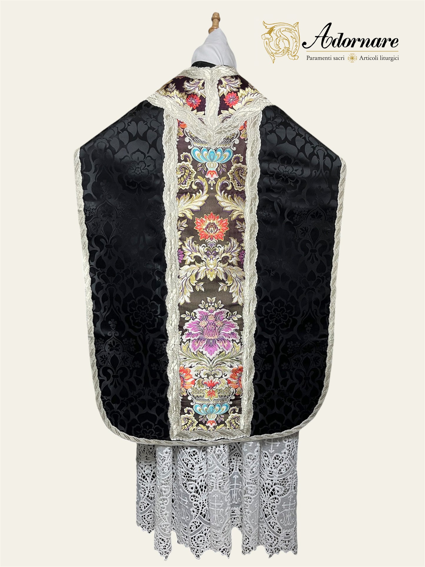 Contemporary Roman-cut Damask Roman Chasuble with brocade insert panel Low Mass Set / Pianeta Romana Damasco con inserti in broccato