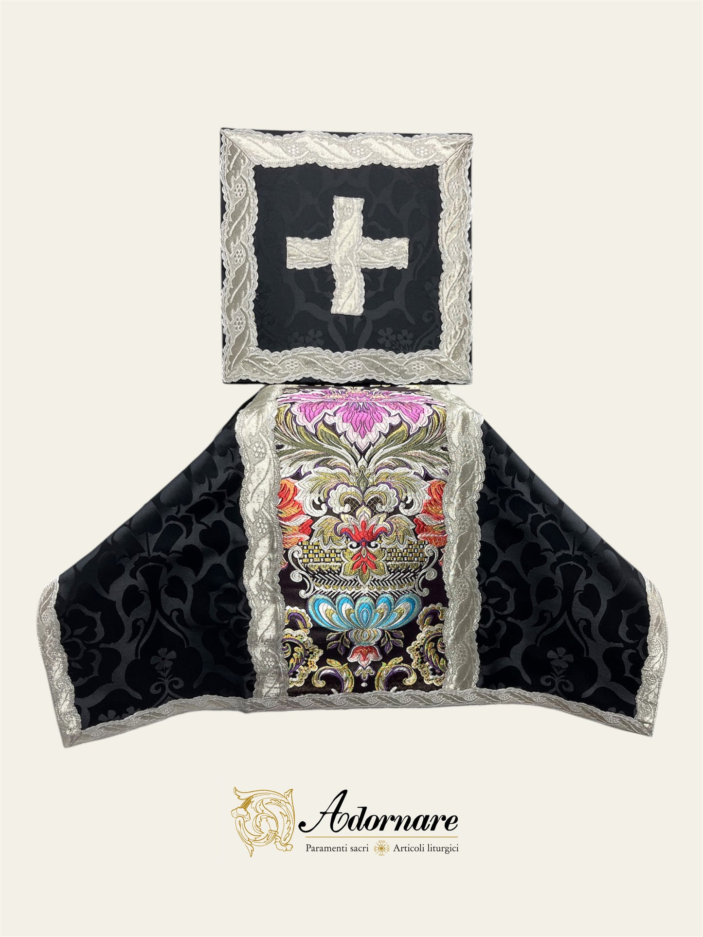 Contemporary Roman-cut Damask Roman Chasuble with brocade insert panel Low Mass Set / Pianeta Romana Damasco con inserti in broccato