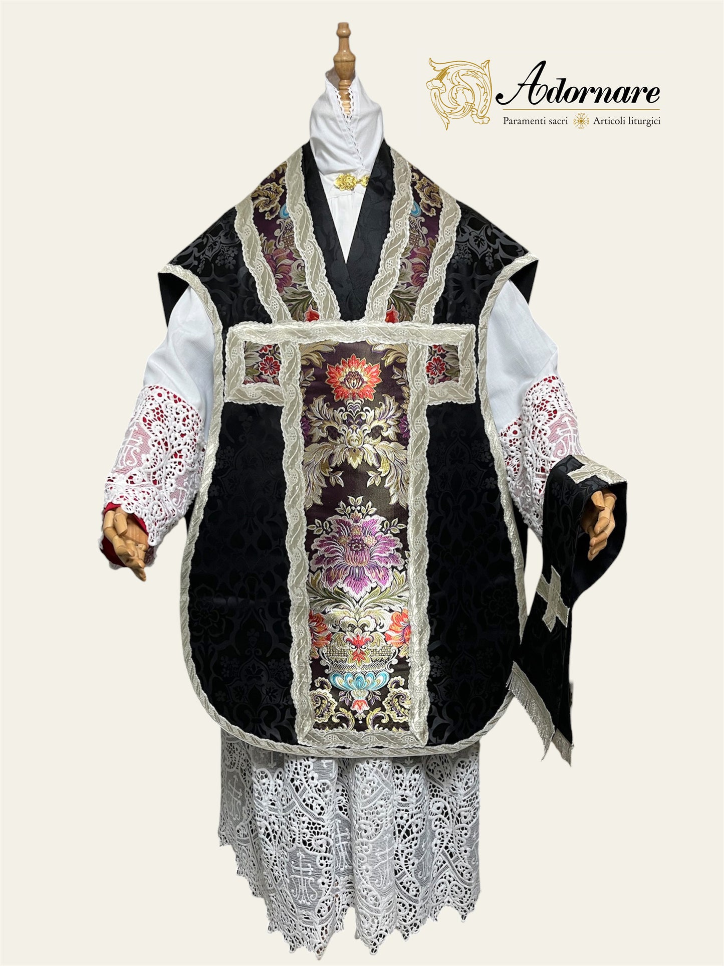Contemporary Roman-cut Damask Roman Chasuble with brocade insert panel Low Mass Set / Pianeta Romana Damasco con inserti in broccato