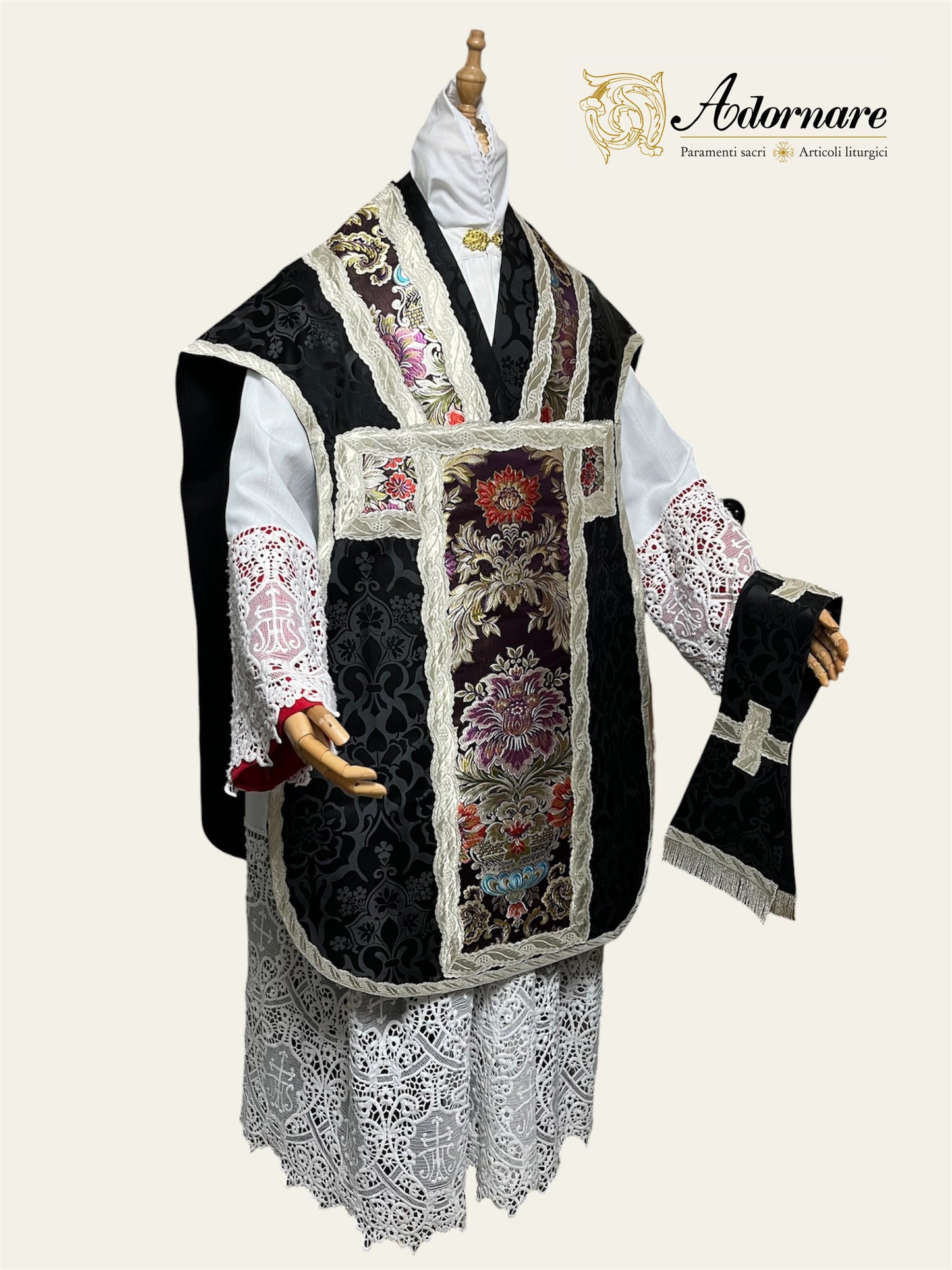 Contemporary Roman-cut Damask Roman Chasuble with brocade insert panel Low Mass Set / Pianeta Romana Damasco con inserti in broccato