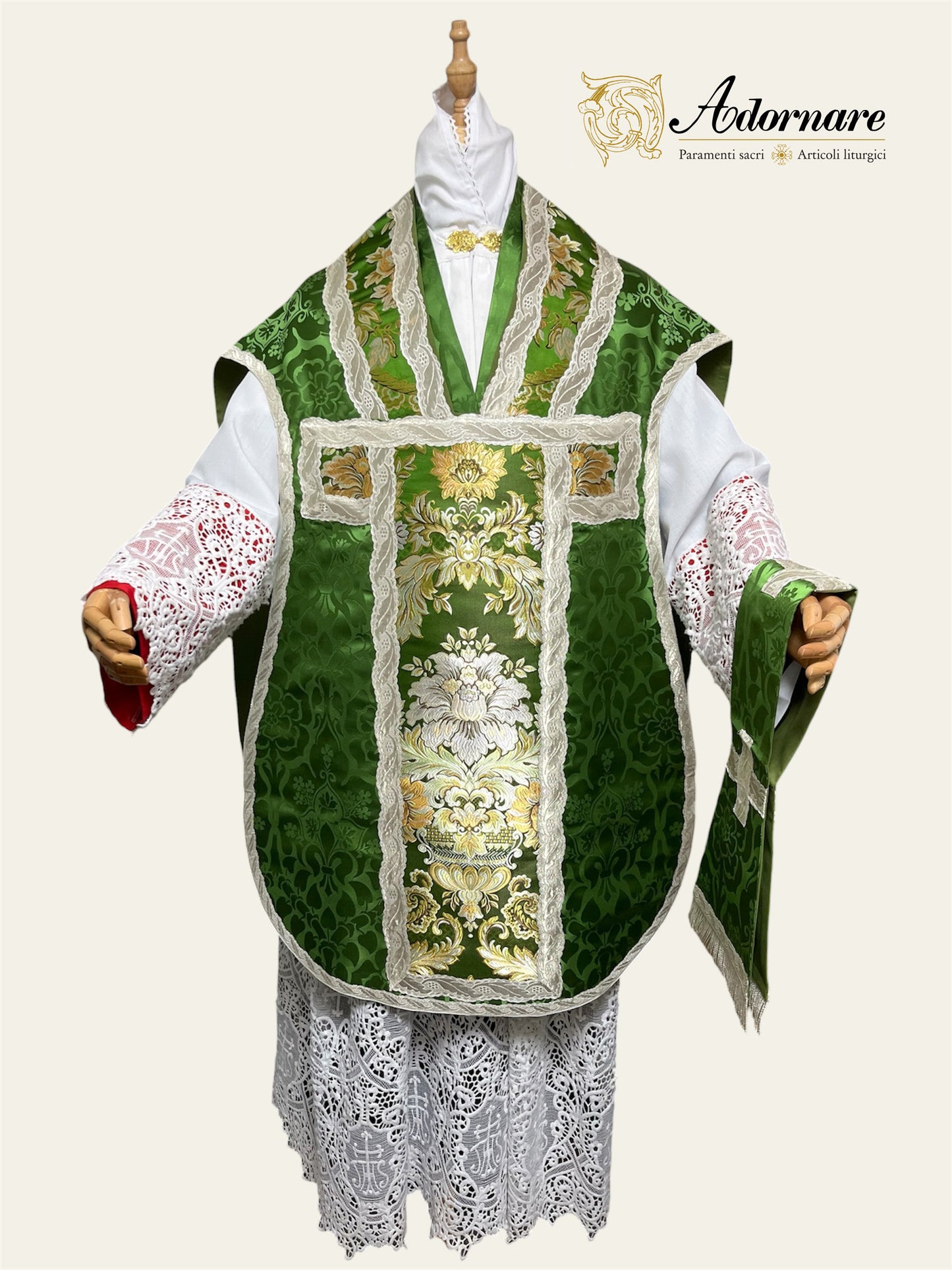 Contemporary Roman-cut Damask Roman Chasuble with brocade insert panel Low Mass Set / Pianeta Romana Damasco con inserti in broccato