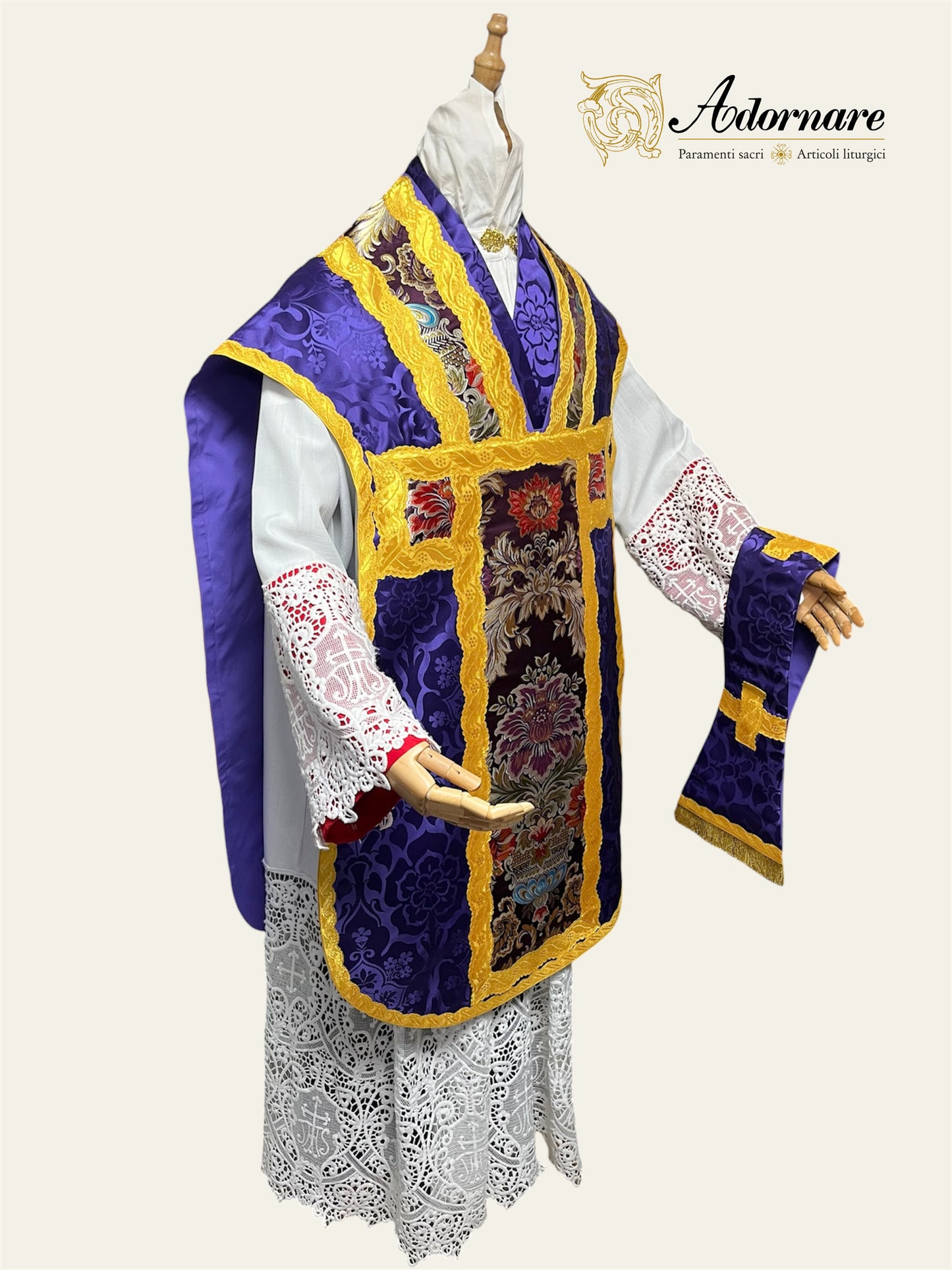 Contemporary Roman-cut Damask Roman Chasuble with brocade insert panel Low Mass Set / Pianeta Romana Damasco con inserti in broccato
