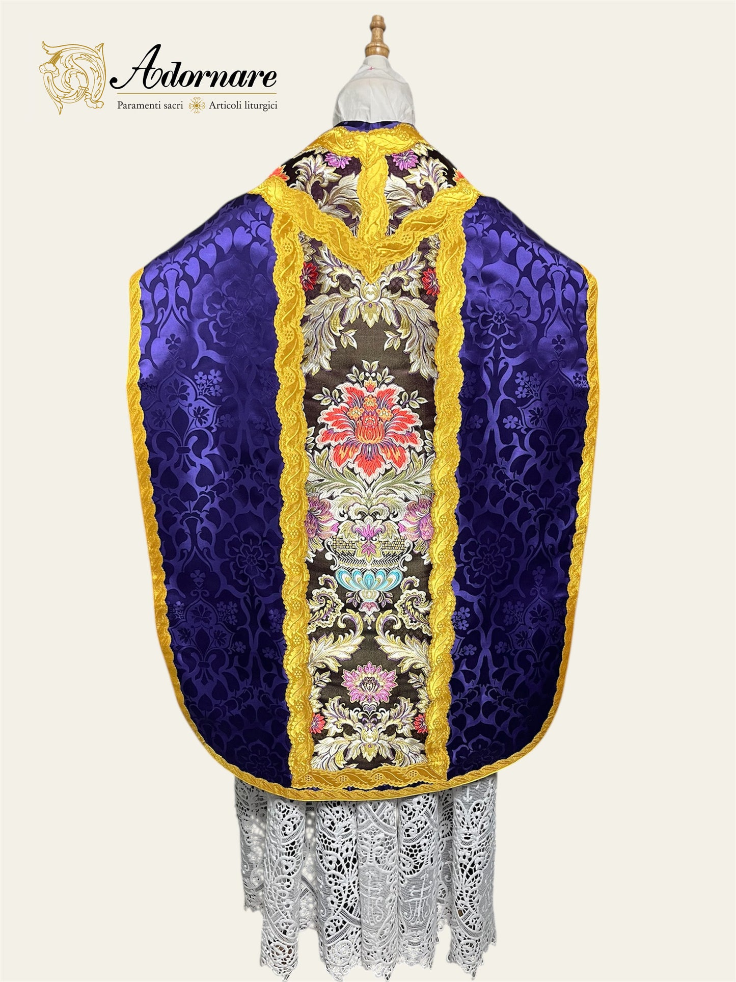 Contemporary Roman-cut Damask Roman Chasuble with brocade insert panel Low Mass Set / Pianeta Romana Damasco con inserti in broccato