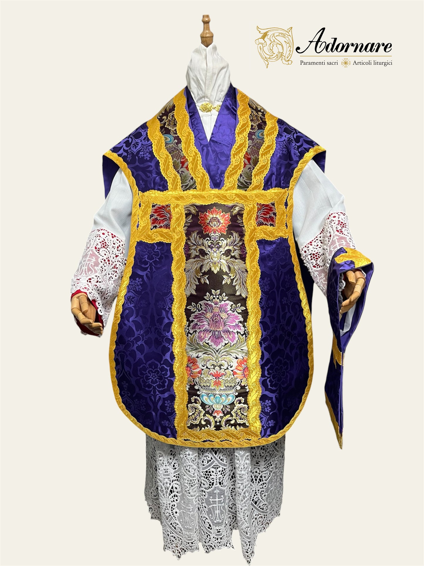 Contemporary Roman-cut Damask Roman Chasuble with brocade insert panel Low Mass Set / Pianeta Romana Damasco con inserti in broccato
