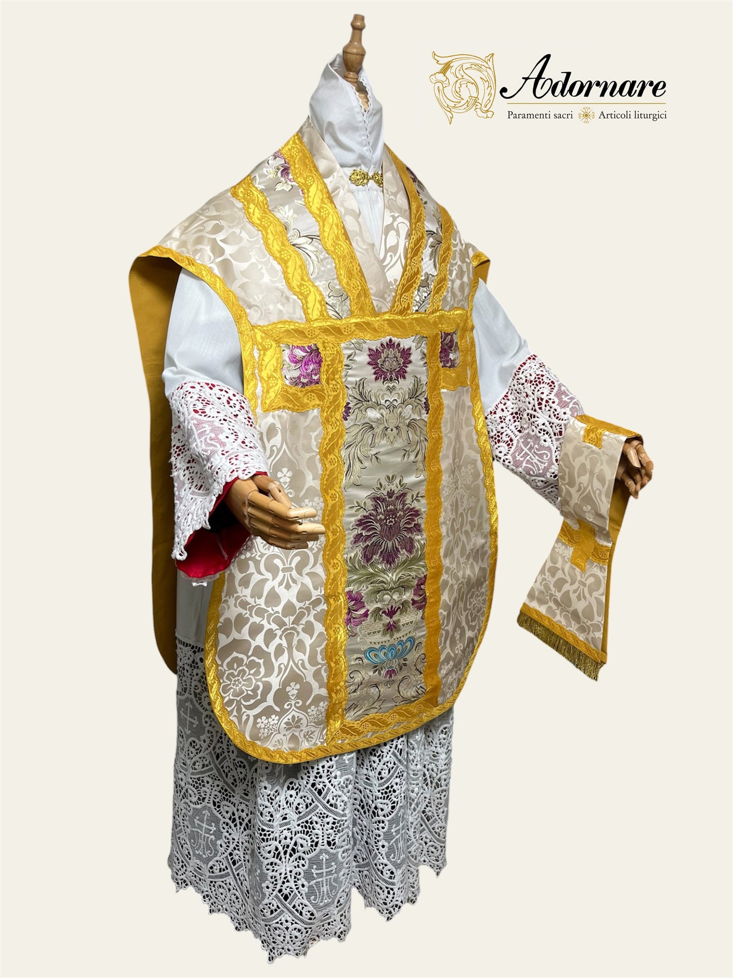 Contemporary Roman-cut Damask Roman Chasuble with brocade insert panel Low Mass Set / Pianeta Romana Damasco con inserti in broccato