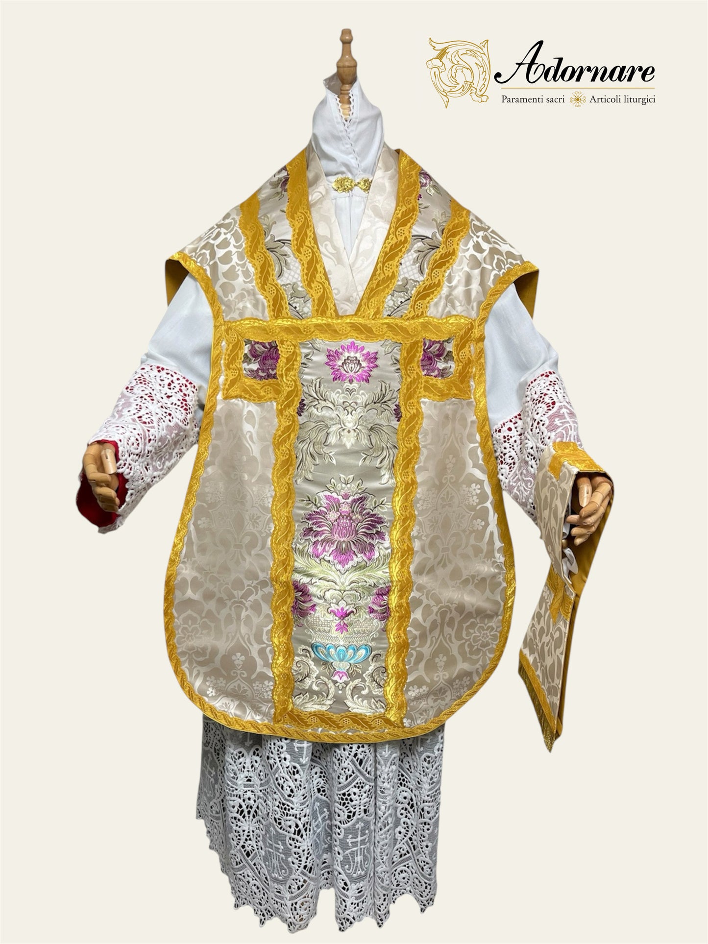 Contemporary Roman-cut Damask Roman Chasuble with brocade insert panel Low Mass Set / Pianeta Romana Damasco con inserti in broccato