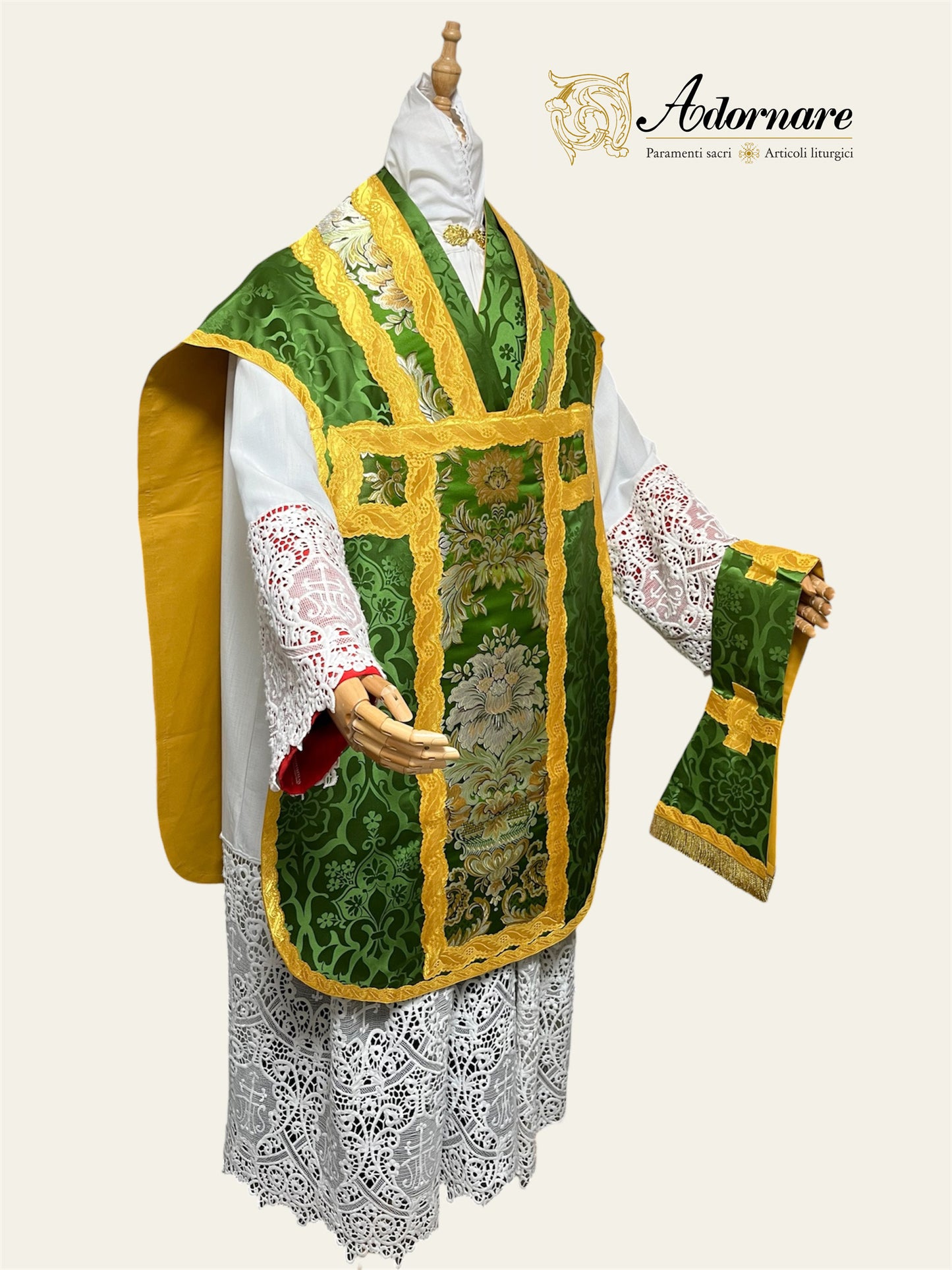 Contemporary Roman-cut Damask Roman Chasuble with brocade insert panel Low Mass Set / Pianeta Romana Damasco con inserti in broccato