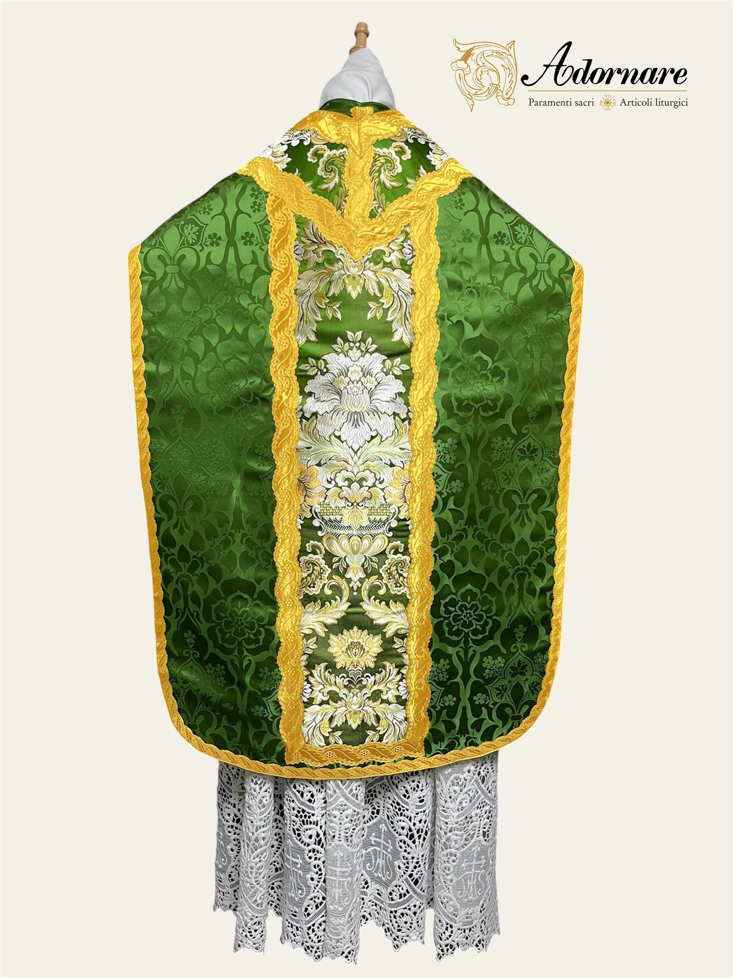 Contemporary Roman-cut Damask Roman Chasuble with brocade insert panel Low Mass Set / Pianeta Romana Damasco con inserti in broccato