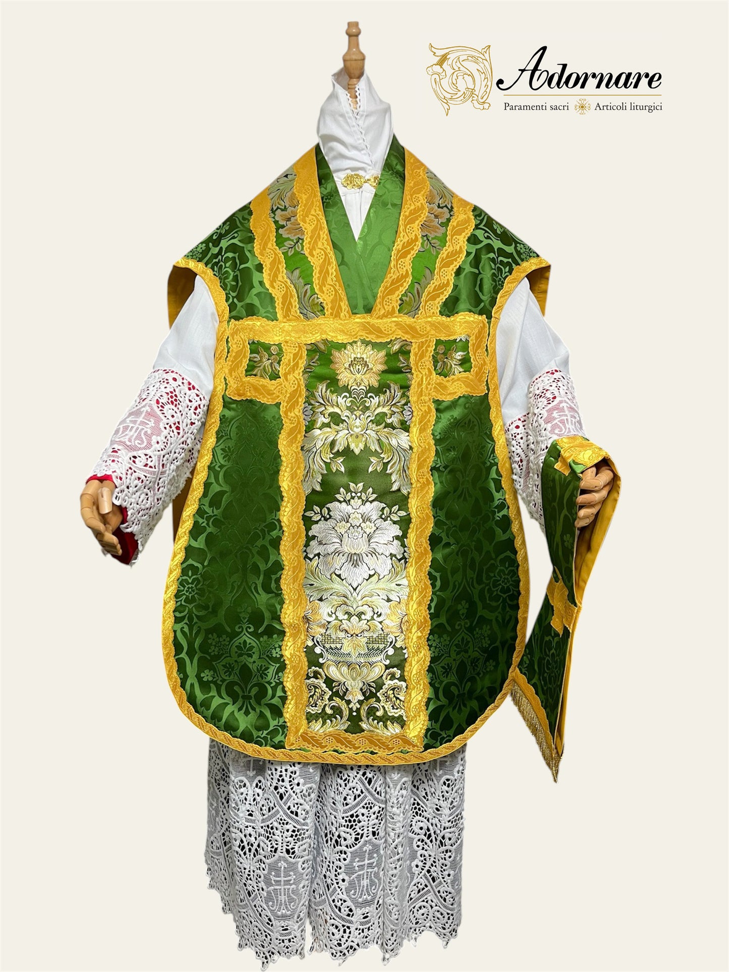 Contemporary Roman-cut Damask Roman Chasuble with brocade insert panel Low Mass Set / Pianeta Romana Damasco con inserti in broccato