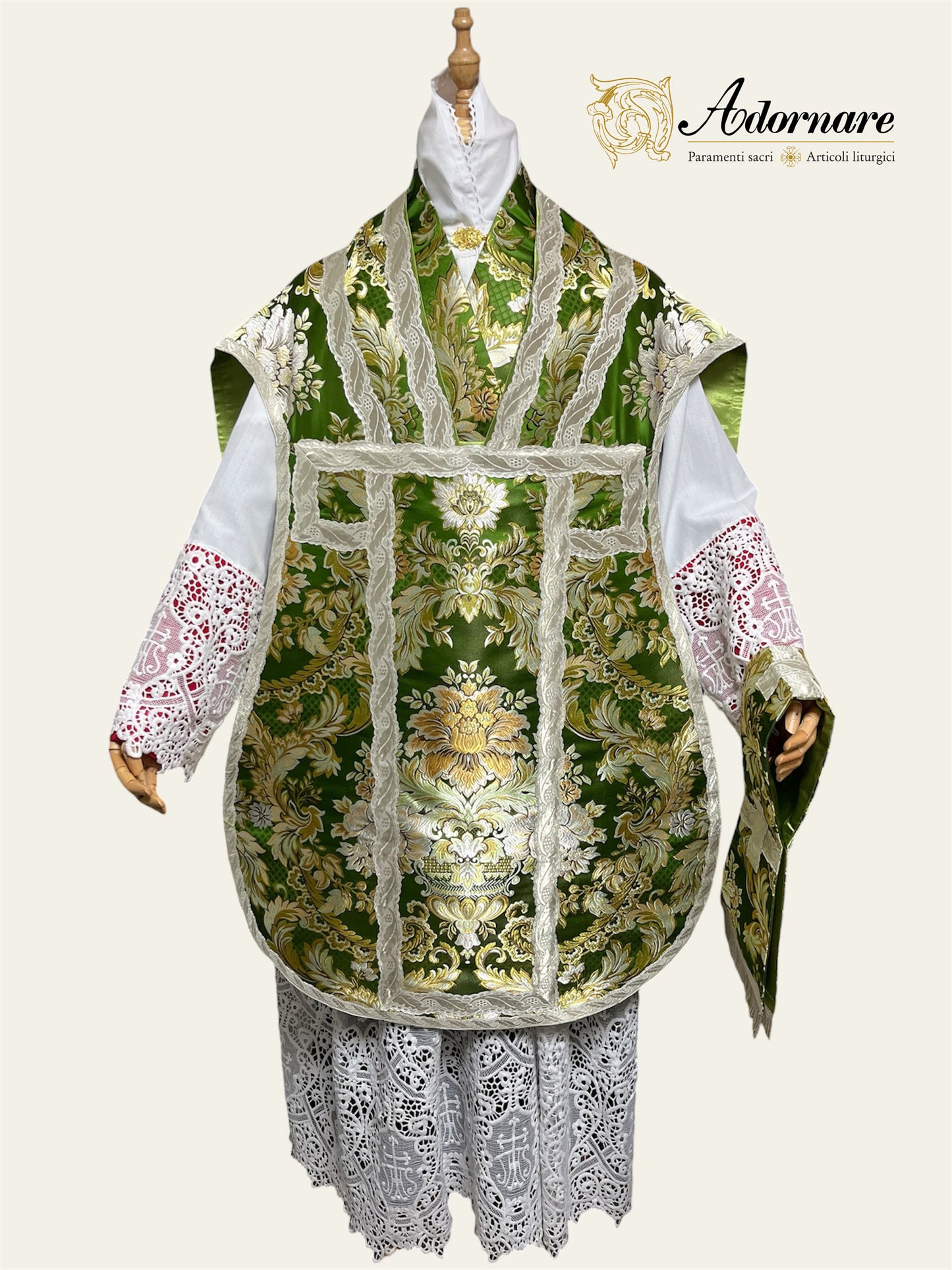 Contemporary Roman-cut Brocade Roman Chasuble Low Mass Set / Pianeta Romana Broccato