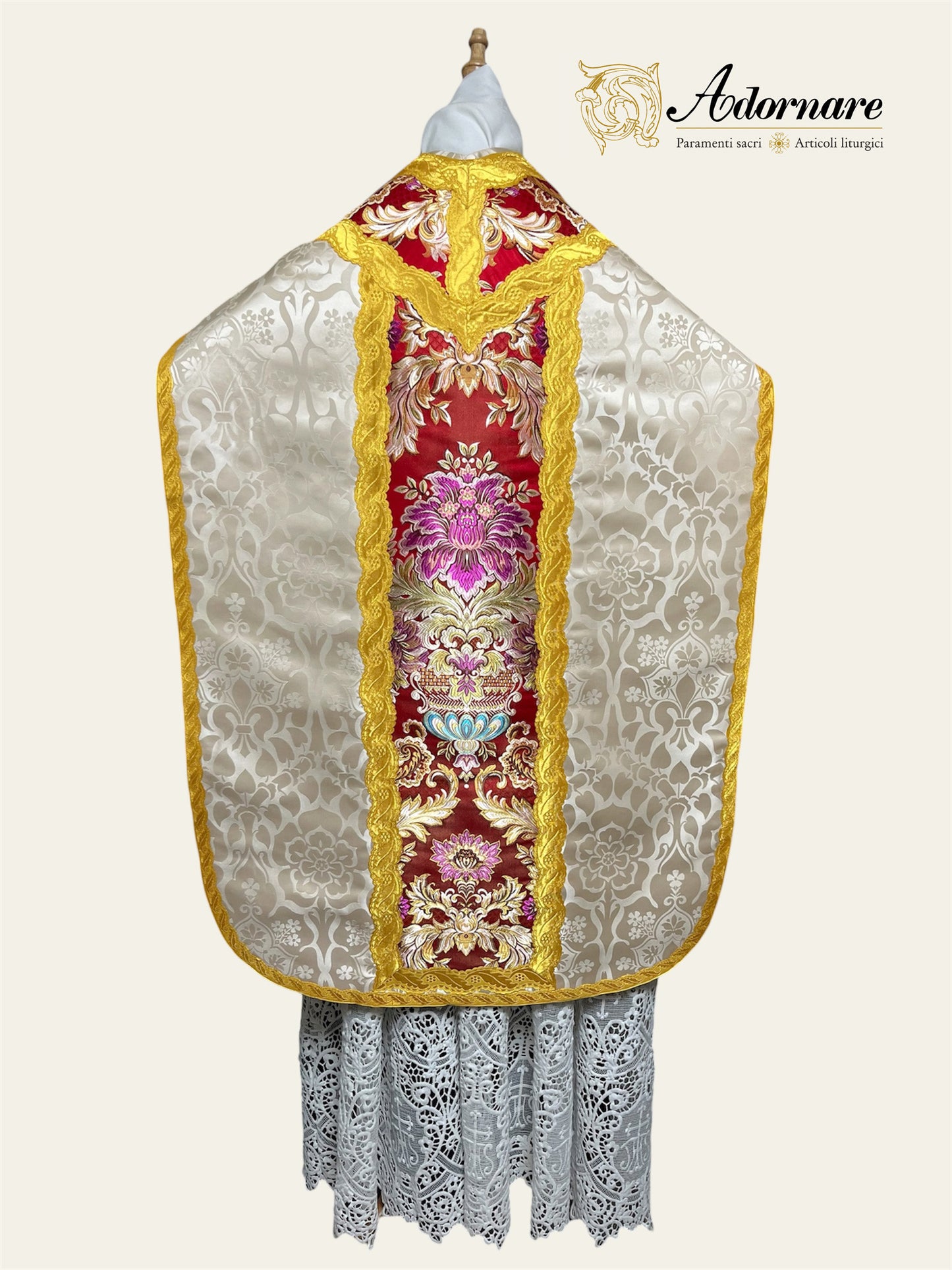 Contemporary Roman-cut Damask Roman Chasuble with brocade insert panel Low Mass Set / Pianeta Romana Damasco con inserti in broccato