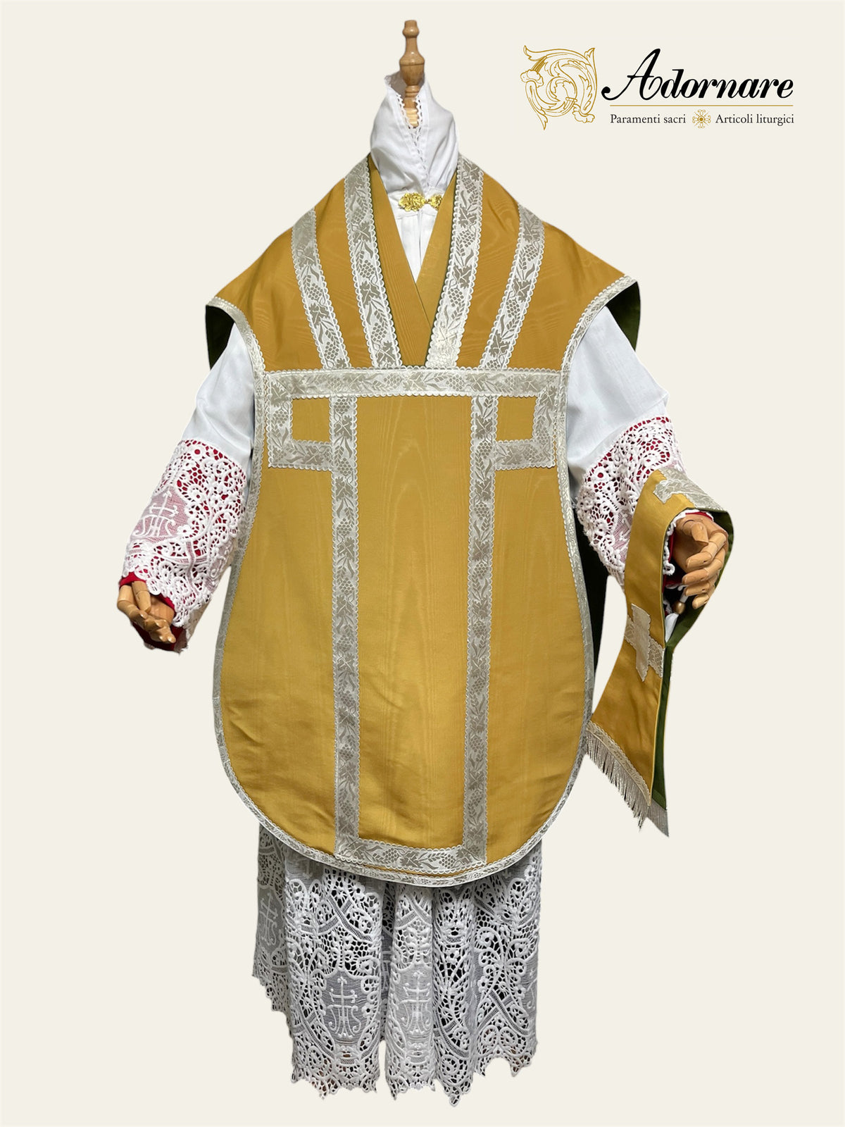 Contemporary Roman-cut Moiré Roman Chasuble Low Mass Set / Pianeta Romana Moiré