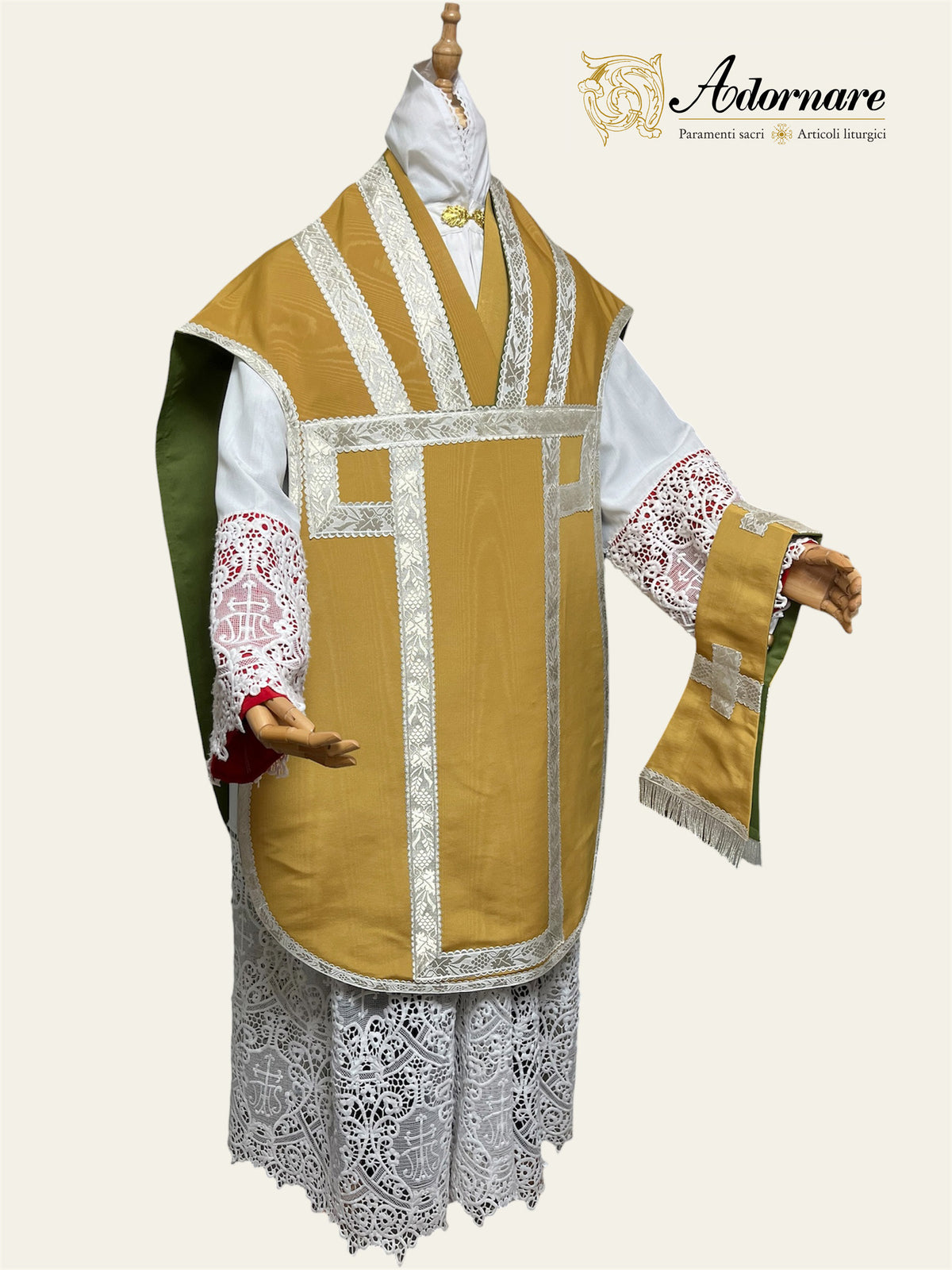 Contemporary Roman-cut Moiré Roman Chasuble Low Mass Set / Pianeta Romana Moiré