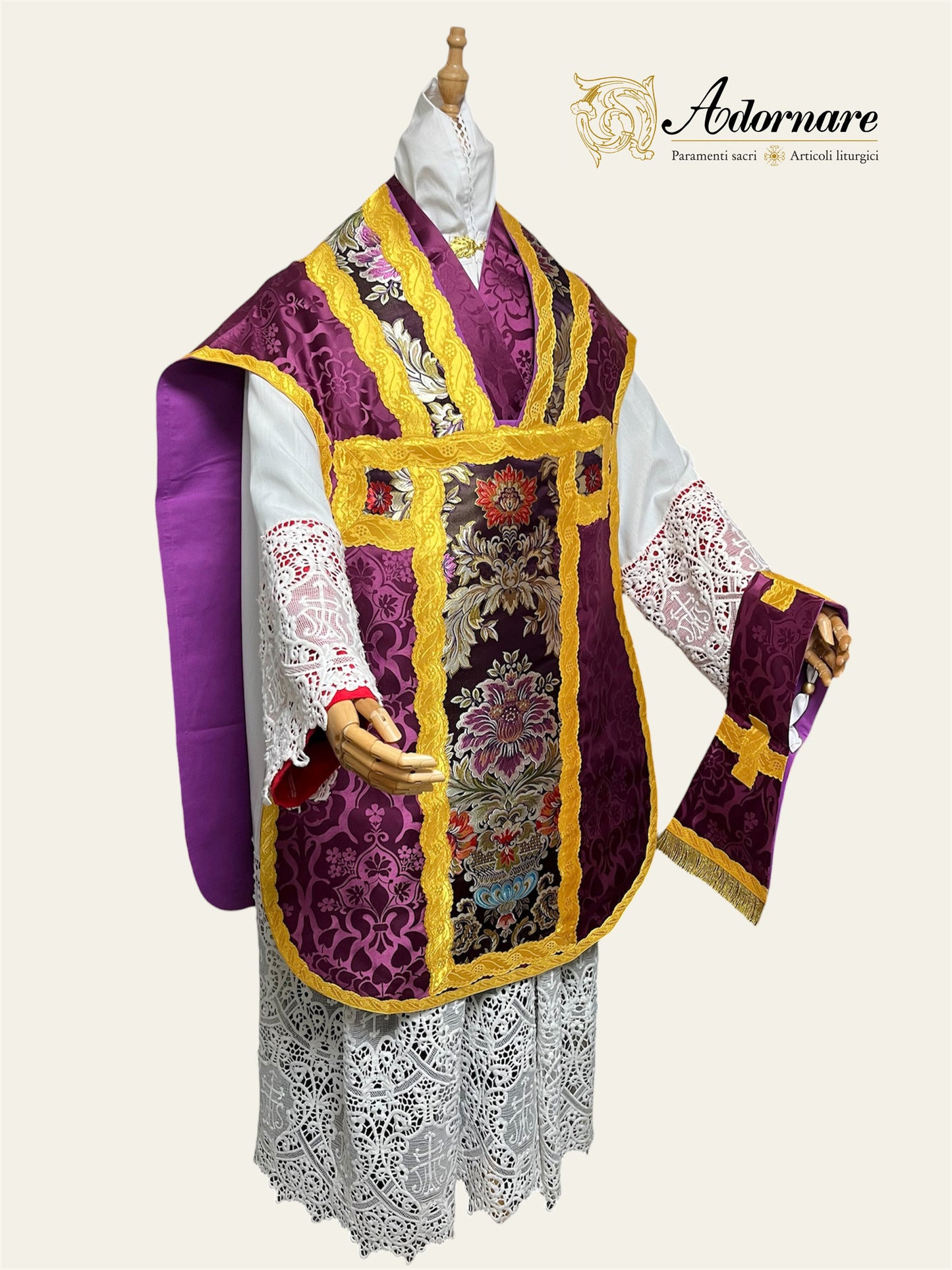 Contemporary Roman-cut Damask Roman Chasuble with brocade insert panel Low Mass Set / Pianeta Romana Damasco con inserti in broccato