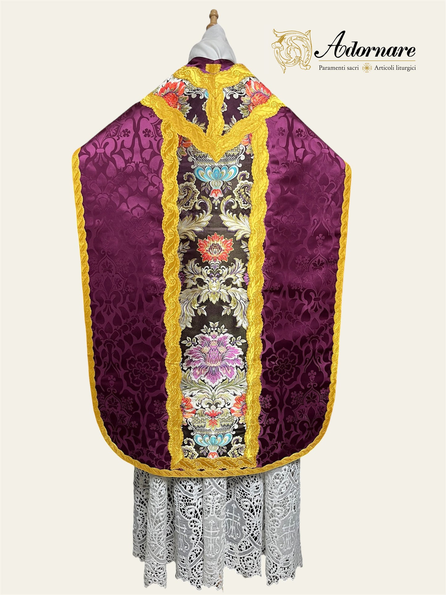 Contemporary Roman-cut Damask Roman Chasuble with brocade insert panel Low Mass Set / Pianeta Romana Damasco con inserti in broccato